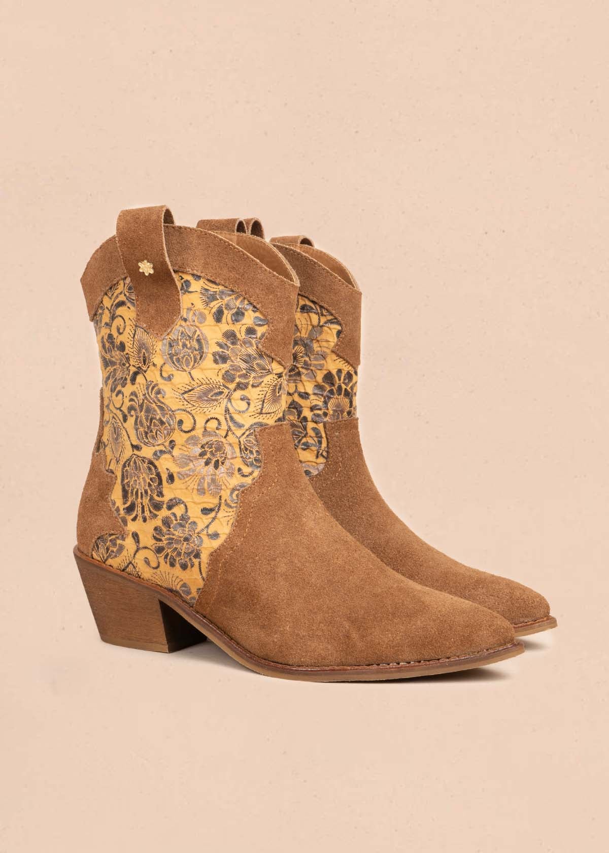 Bota texana en cuero color miel con bordado floral 105904 - Image 5