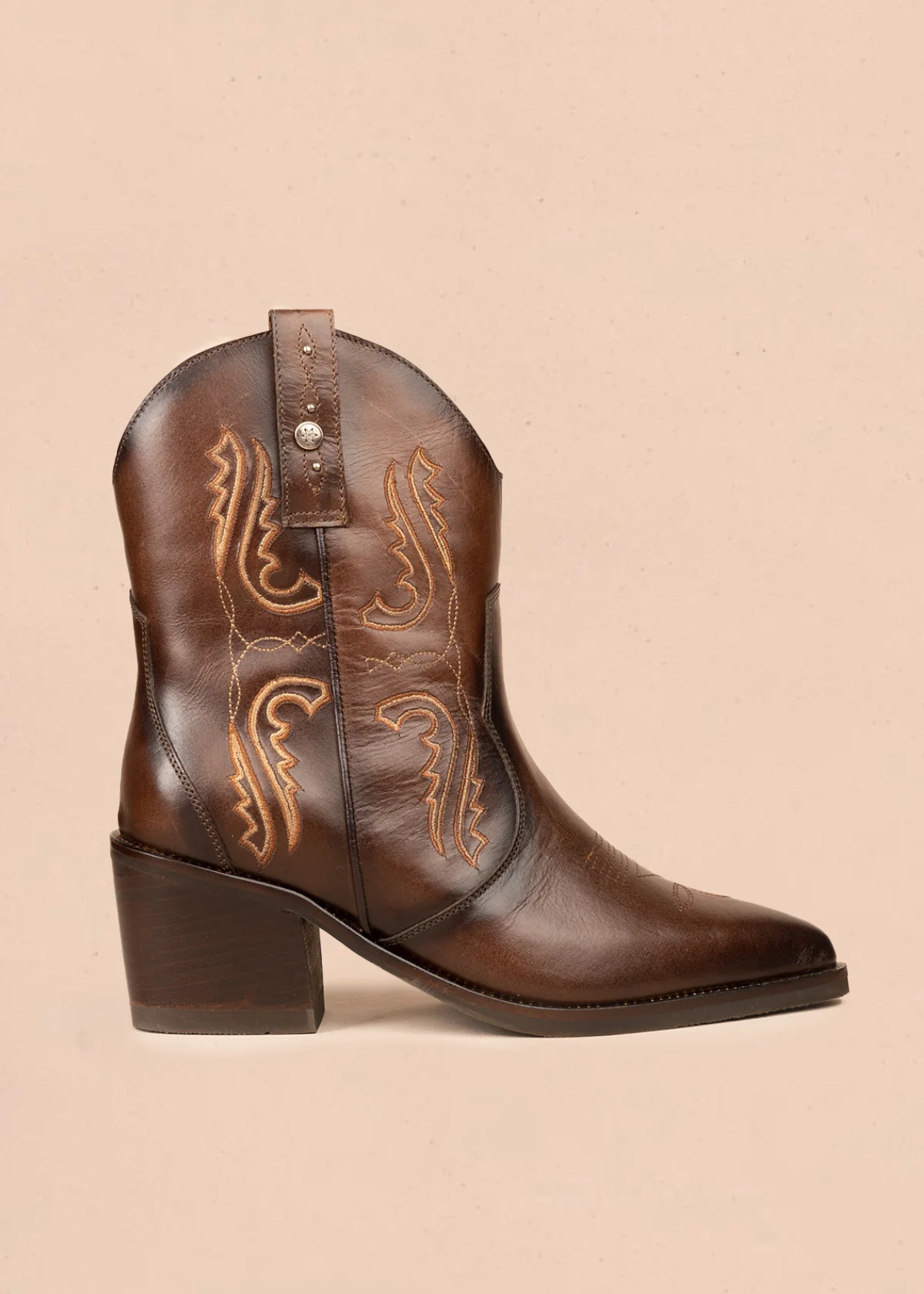 Botas texanas en cuero color café con bordados 106604