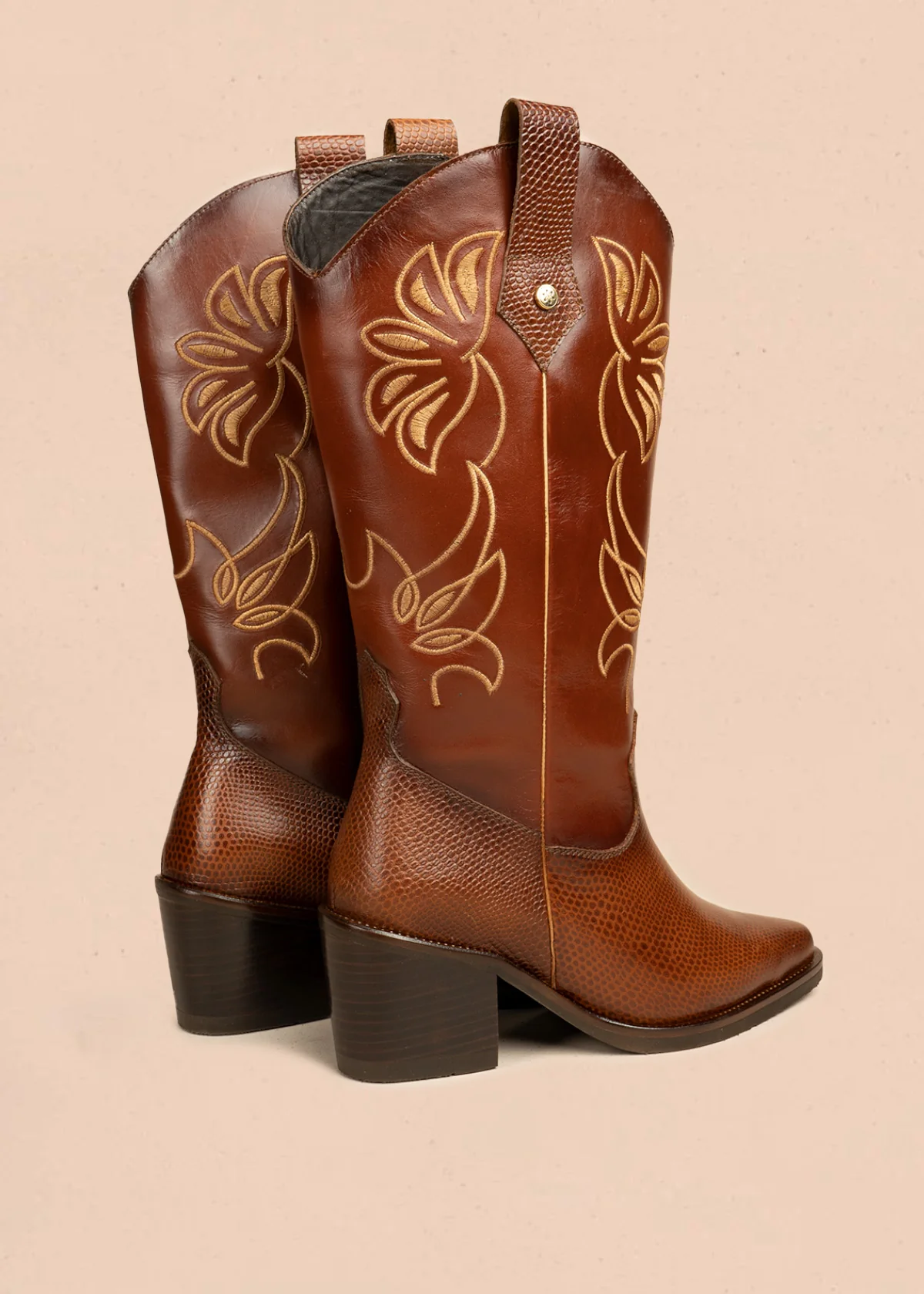 Botas texanas de cuero color miel con bordado decorativo amarillo y acabado texturizado 105963 - Image 5
