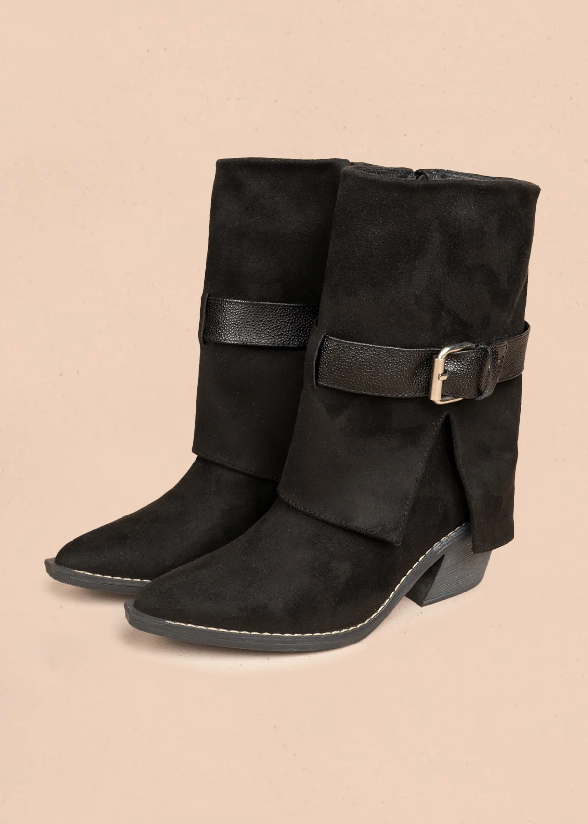 Botas color negro con caña doblada y correa con hebilla 106660 - Image 2