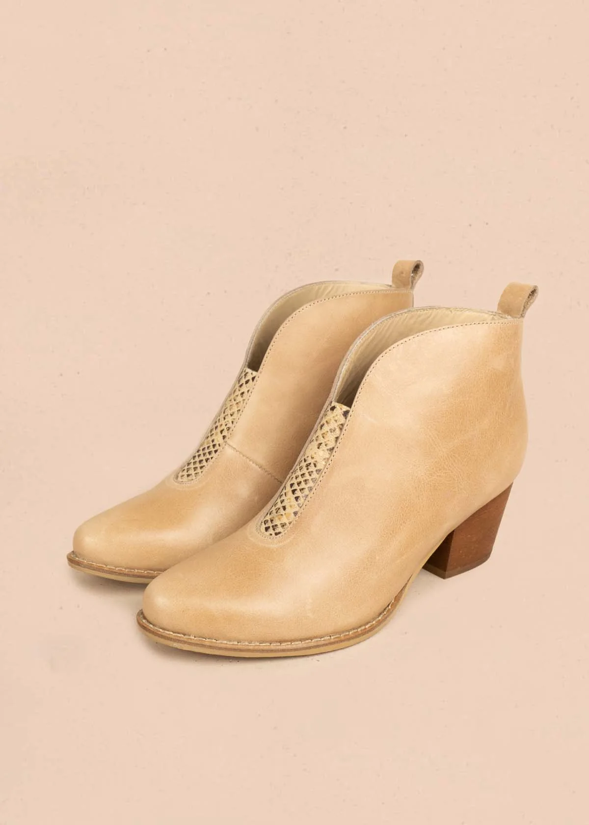 Botines en cuero color beige 105873 - Image 2