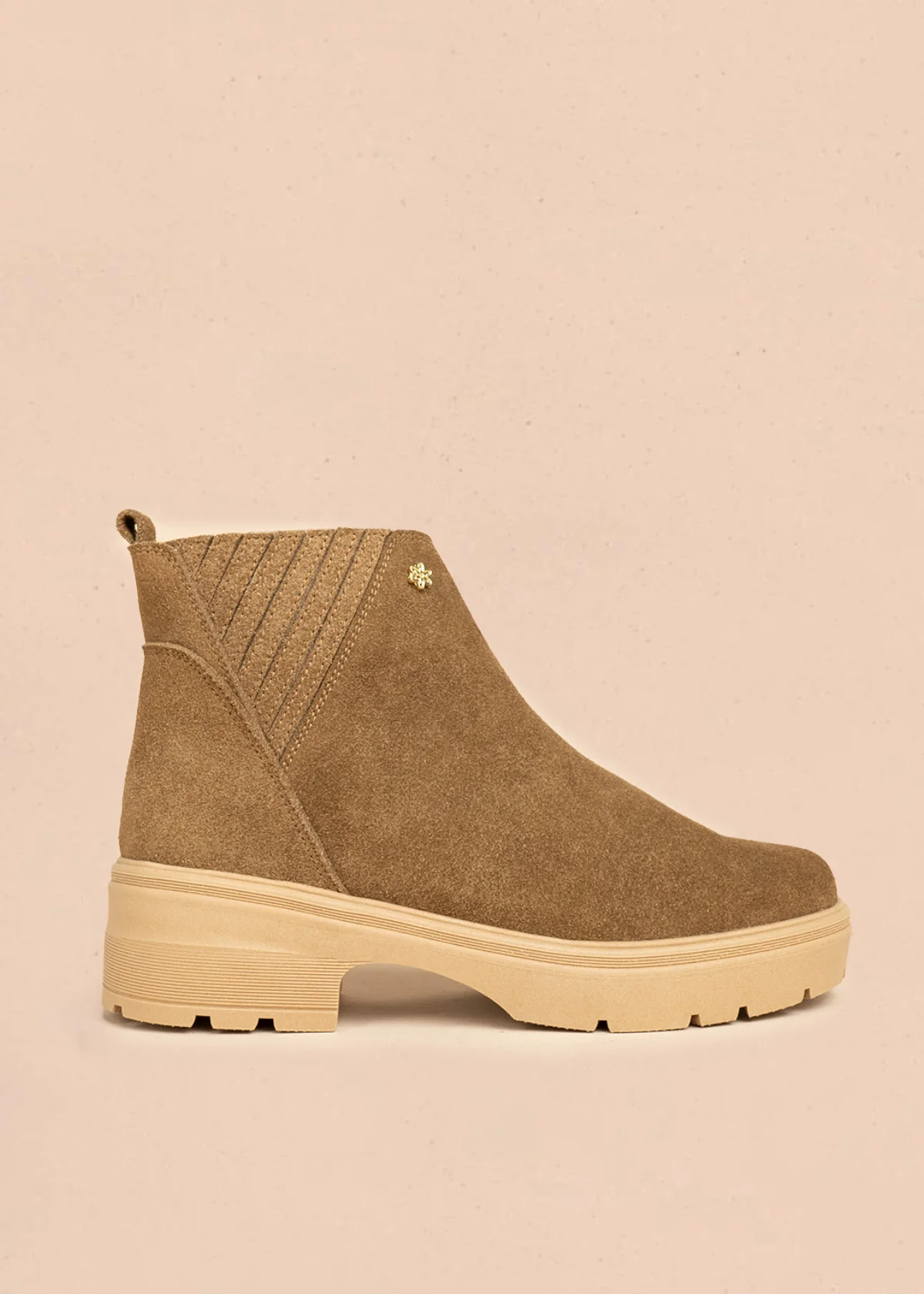 Botines de cuero carnaza color arena  106440