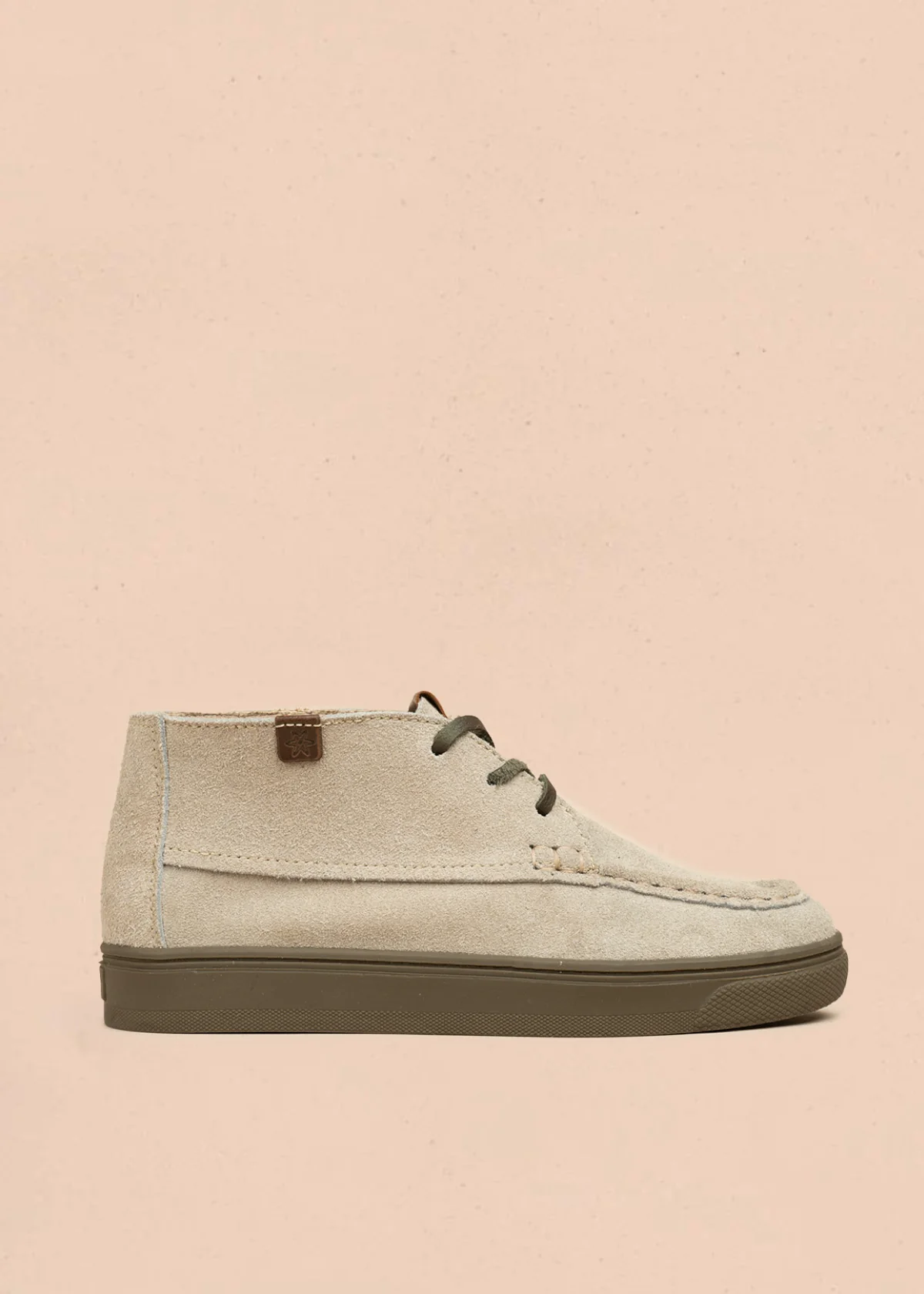 Botines de cuero carnaza color arena con cordones 106656