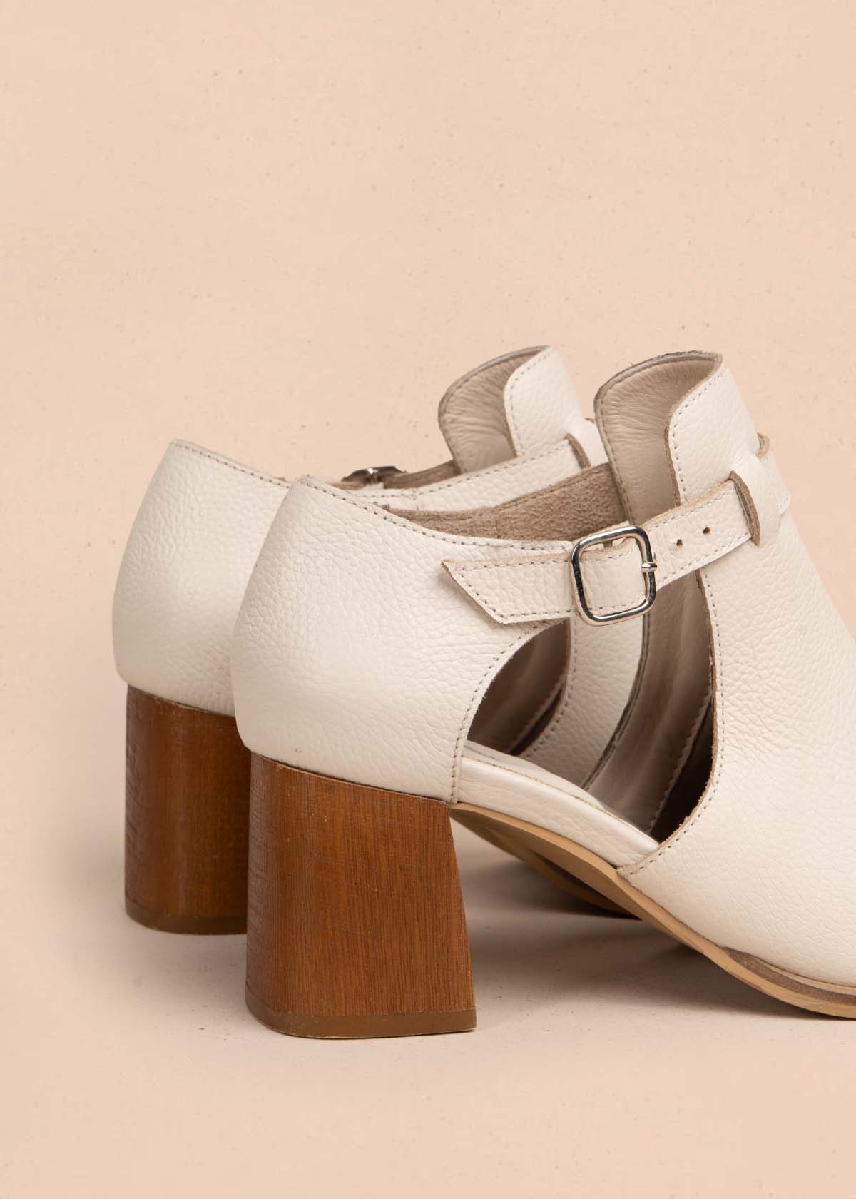 Botines en cuero color beige con correa 105711 - Image 6