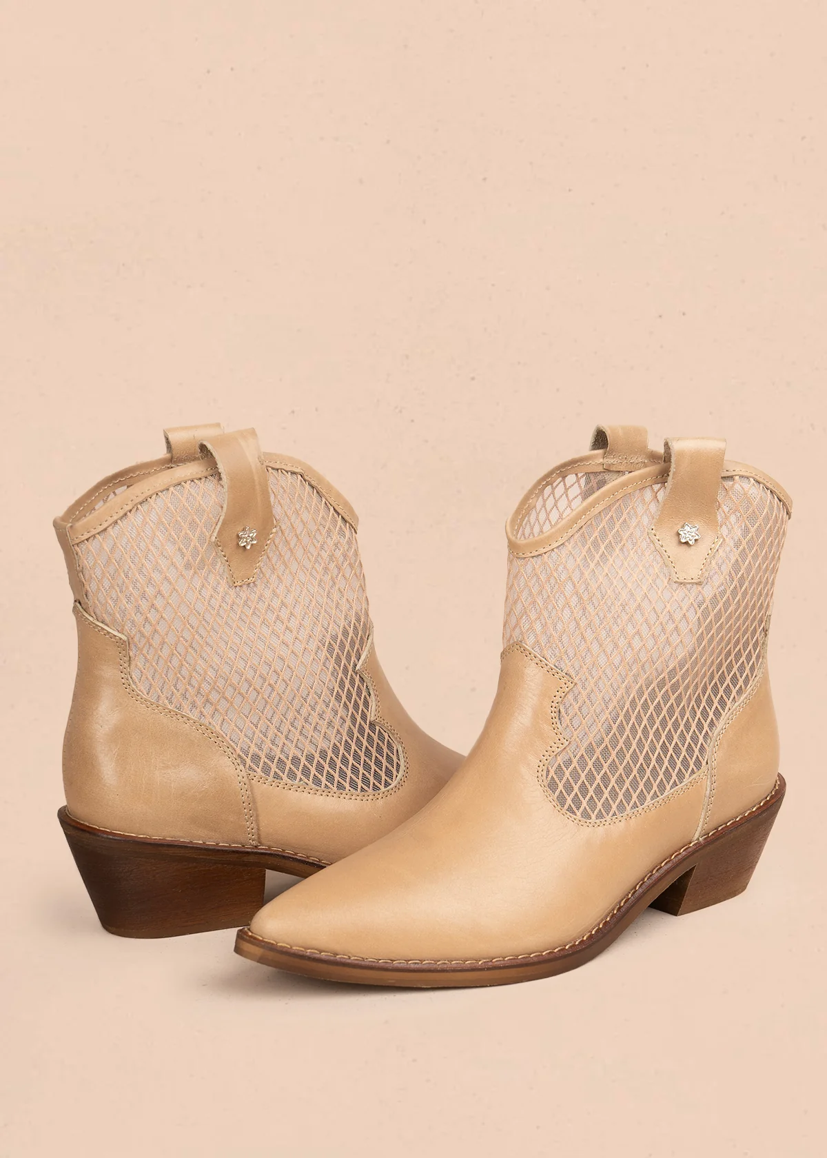 Botines texanos en cuero color beige con diseño en malla 106167 - Image 5