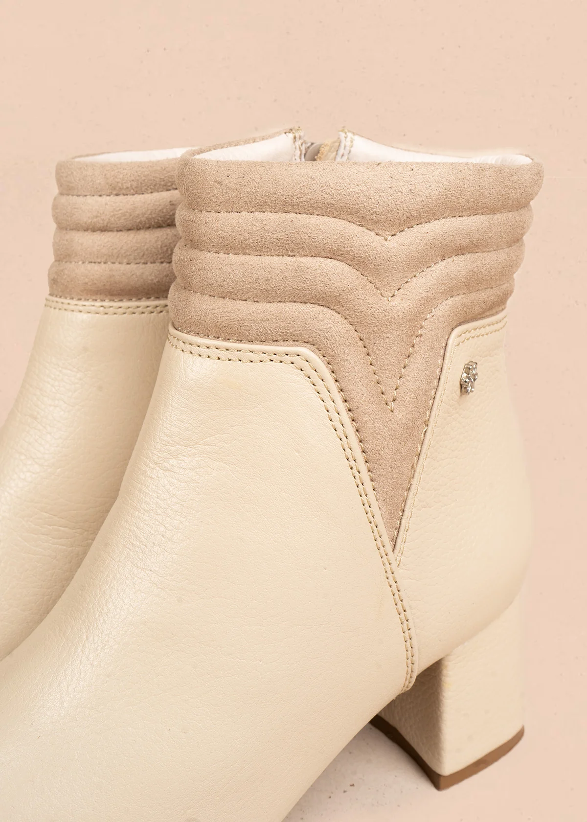 Botines en cuero color beige con detalle en gamuza 106664 - Image 3