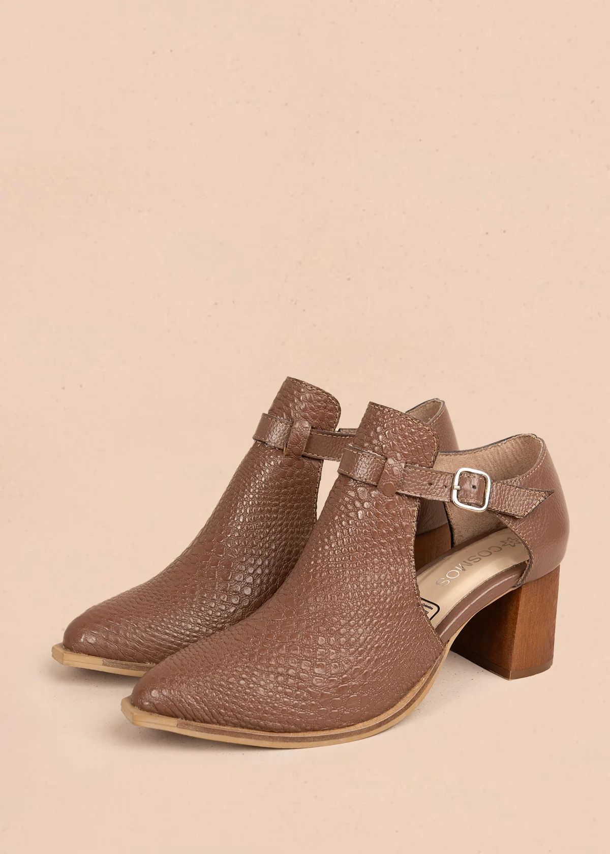 Botines en cuero color chocolate con textura croco y correa 106175 - Image 2