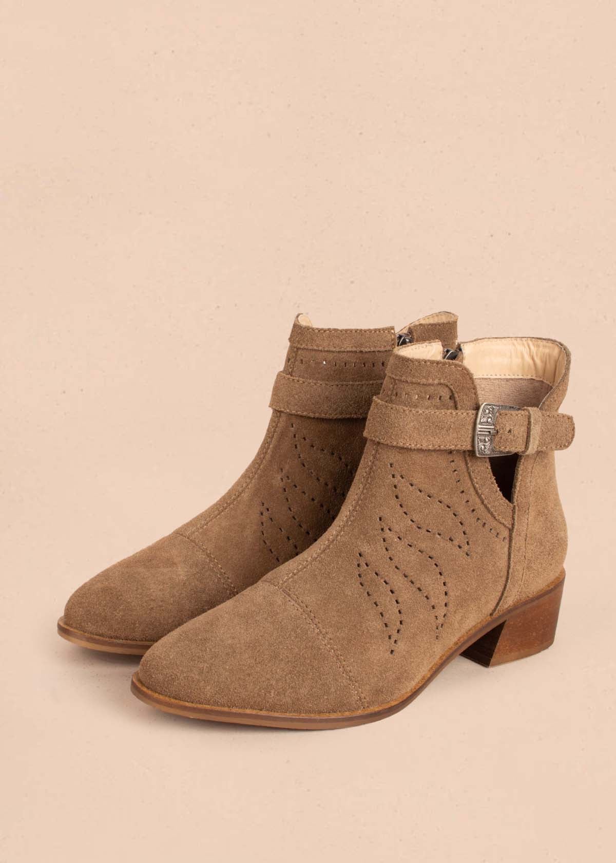 Botines texanos en cuero color miel con perforaciones 104639 - Image 7