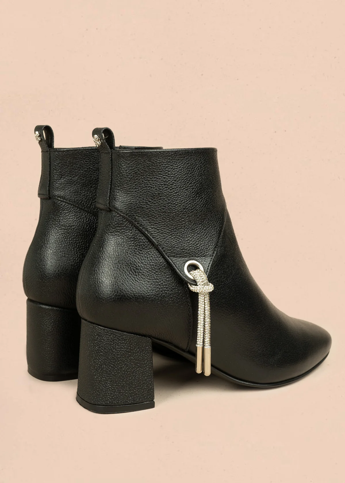 Botines de cuero color negro con ojalete y amarre lateral 106433 - Image 6