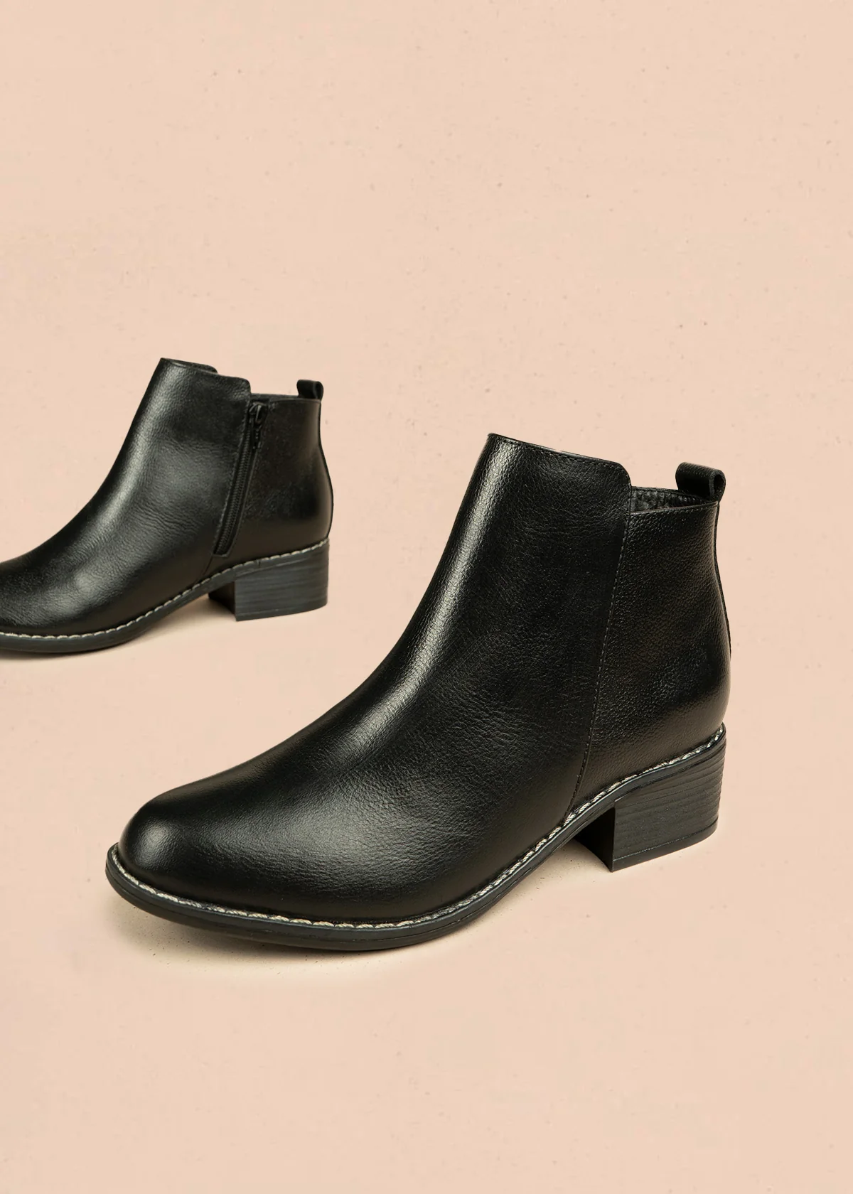 Botines de cuero color negro con cierre lateral 106436 - Image 3