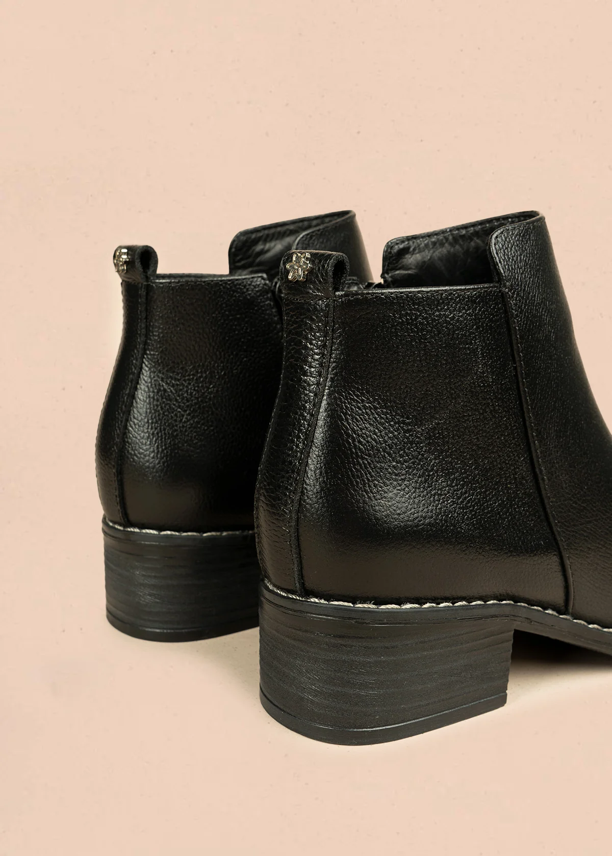Botines de cuero color negro con cierre lateral 106436 - Image 5