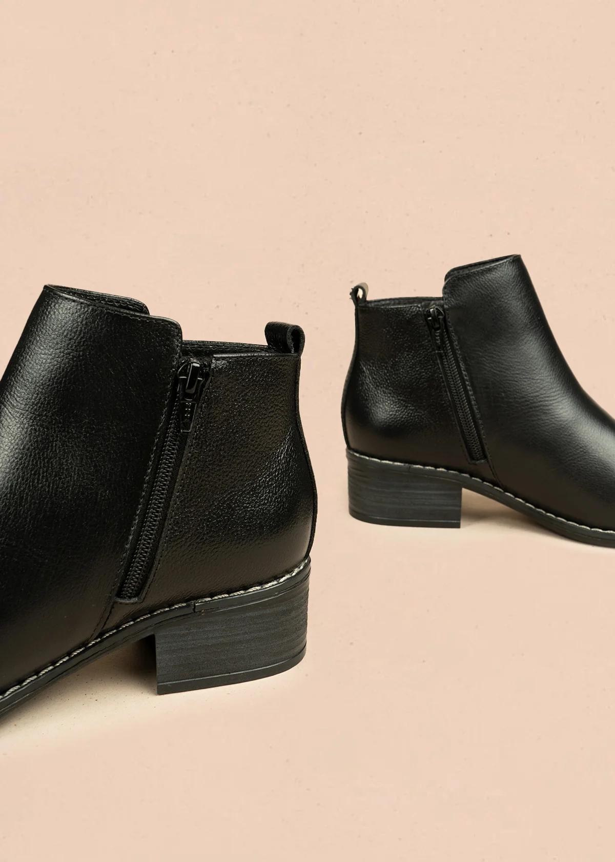 Botines de cuero color negro con cierre lateral 106436 - Image 6