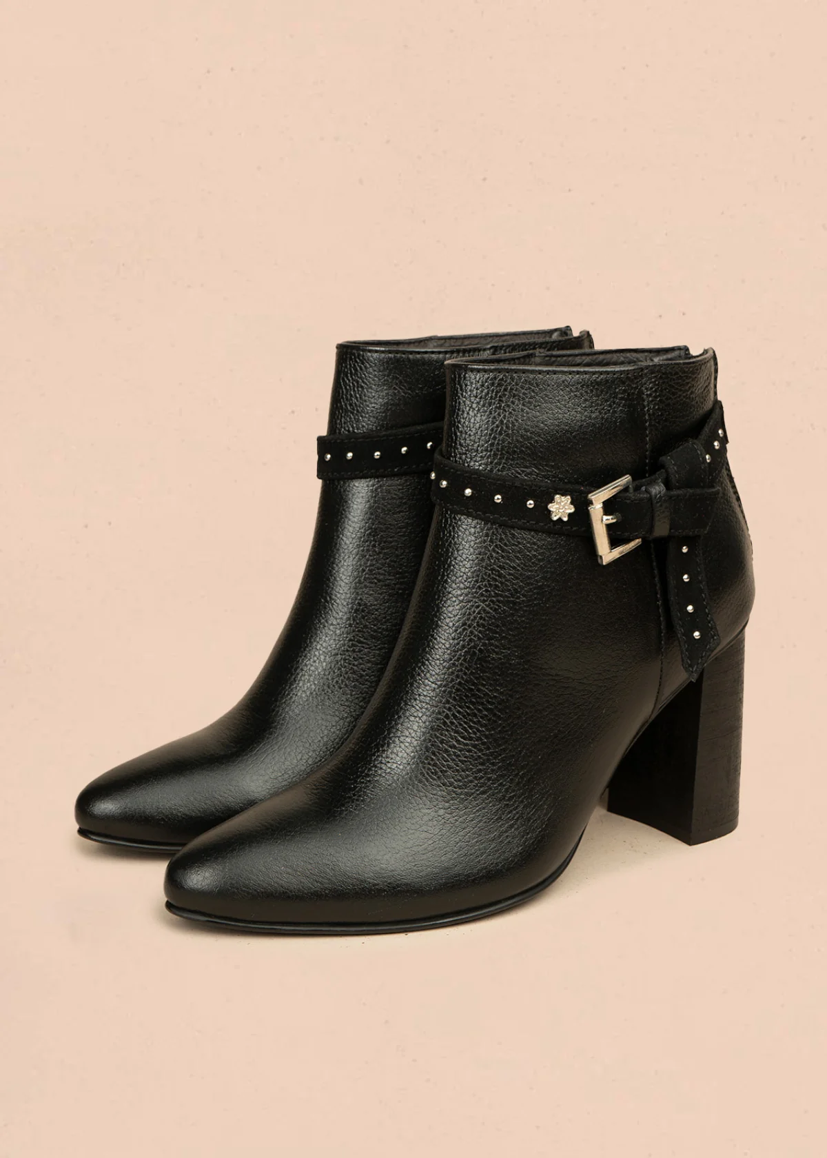 Botines de cuero color negro con correa decorativa con taches 106661 - Image 3
