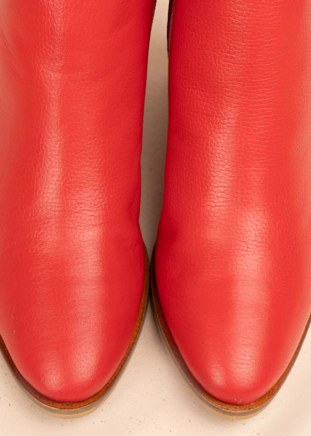 Botines en cuero color rojo con textura 105715 - Image 4