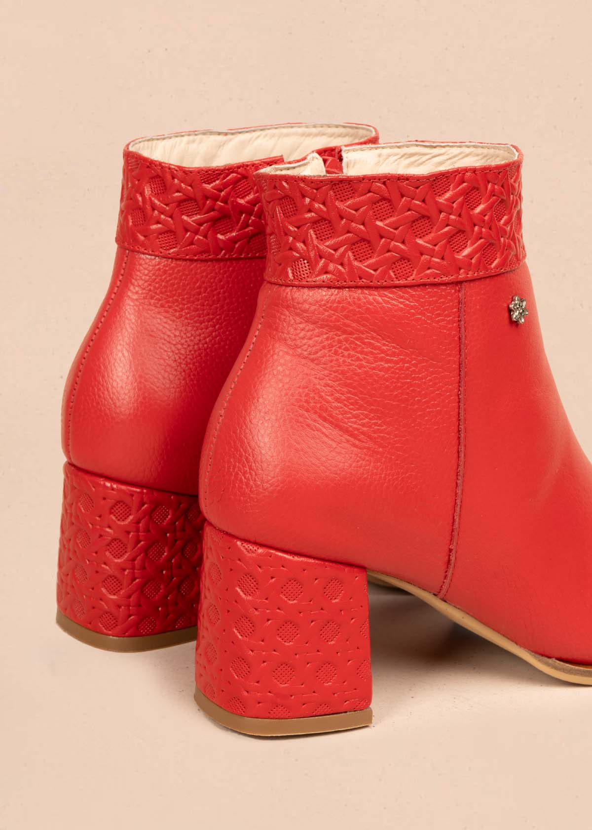 Botines en cuero color rojo con textura 105715 - Image 6
