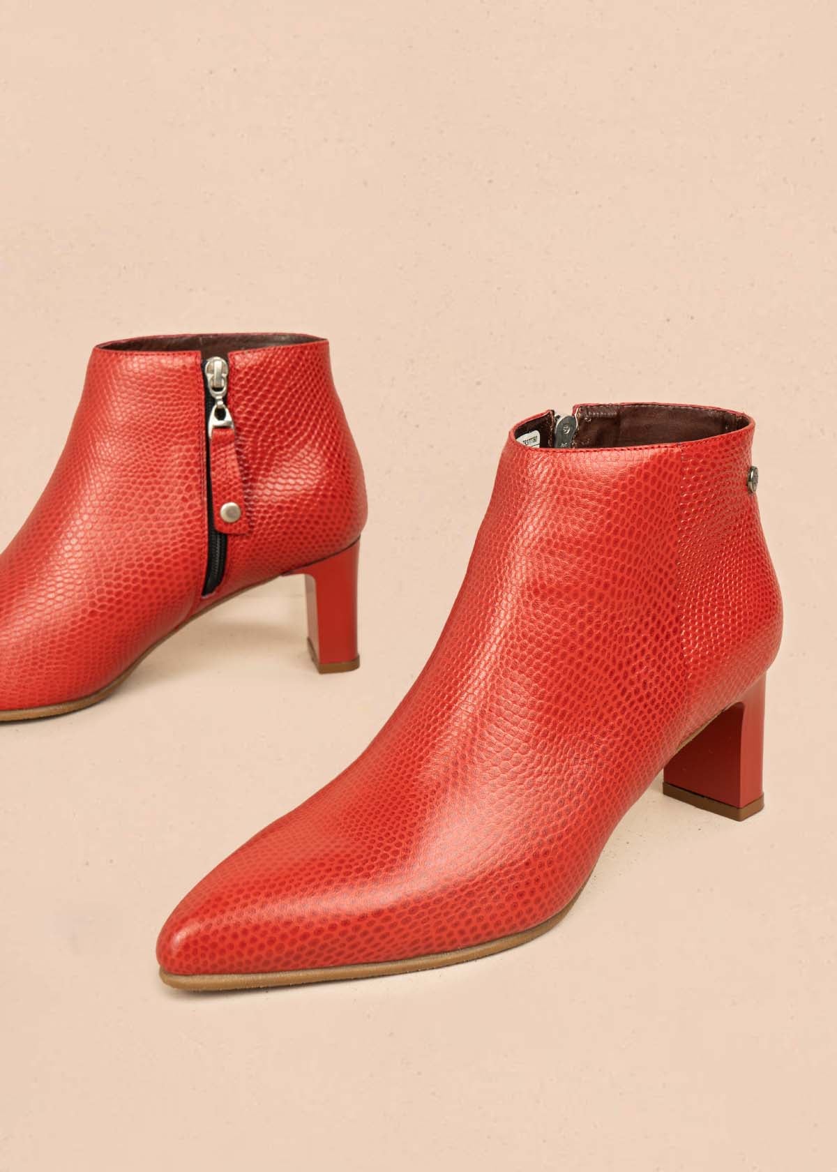 Botines en cuero color rojo con textura croco 105962 - Image 3