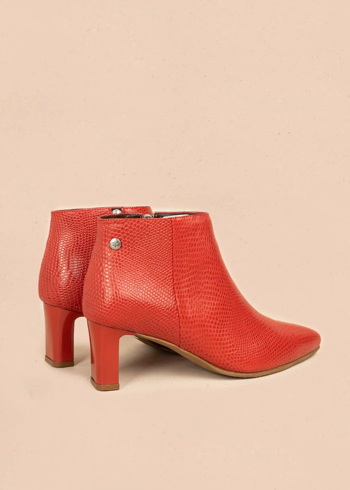 Botines en cuero color rojo con textura croco 105962 - Image 5