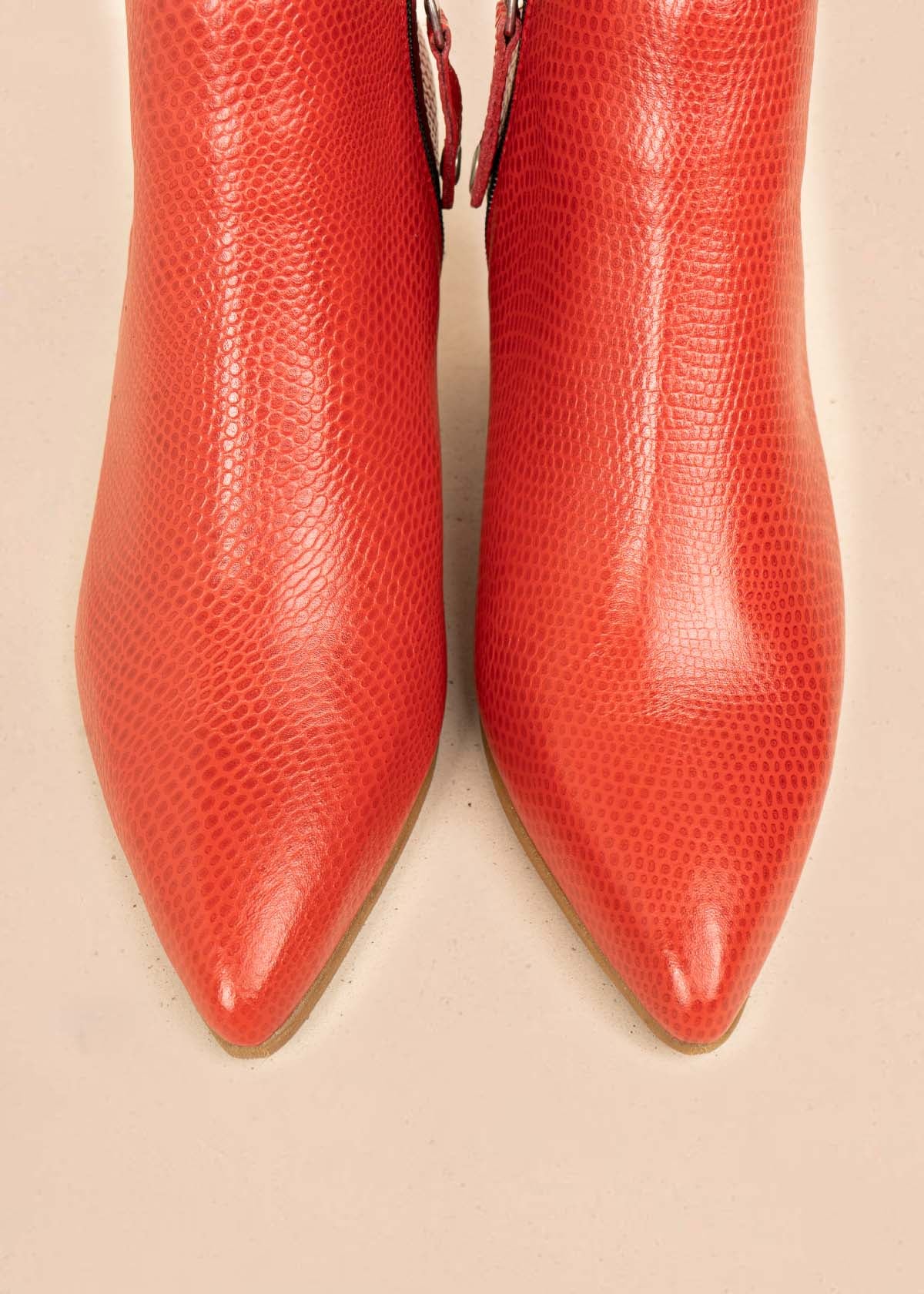 Botines en cuero color rojo con textura croco 105962 - Image 6