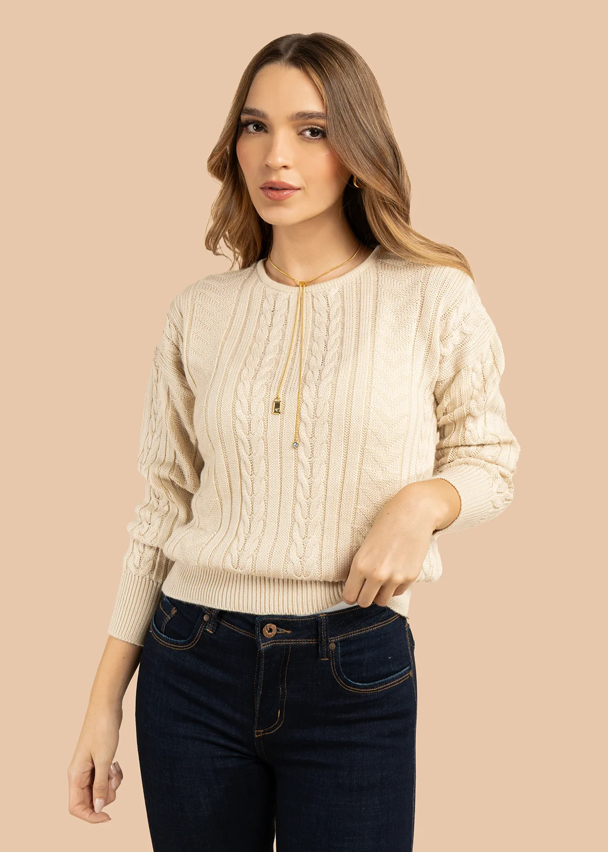 Buzo color beige con cuello redondo y textura trenzada 101932 - Image 6