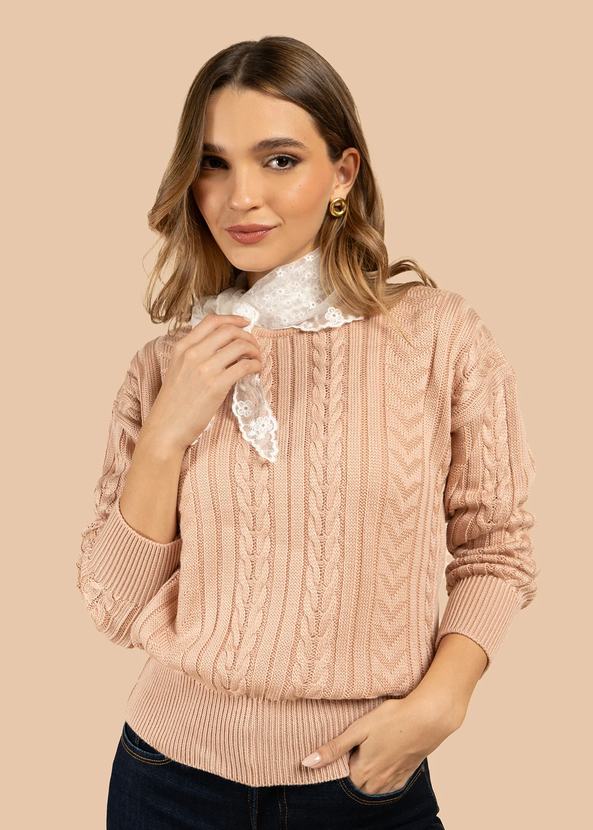 Buzo color palo de rosa con cuello redondo y textura trenzada 101932 - Image 4