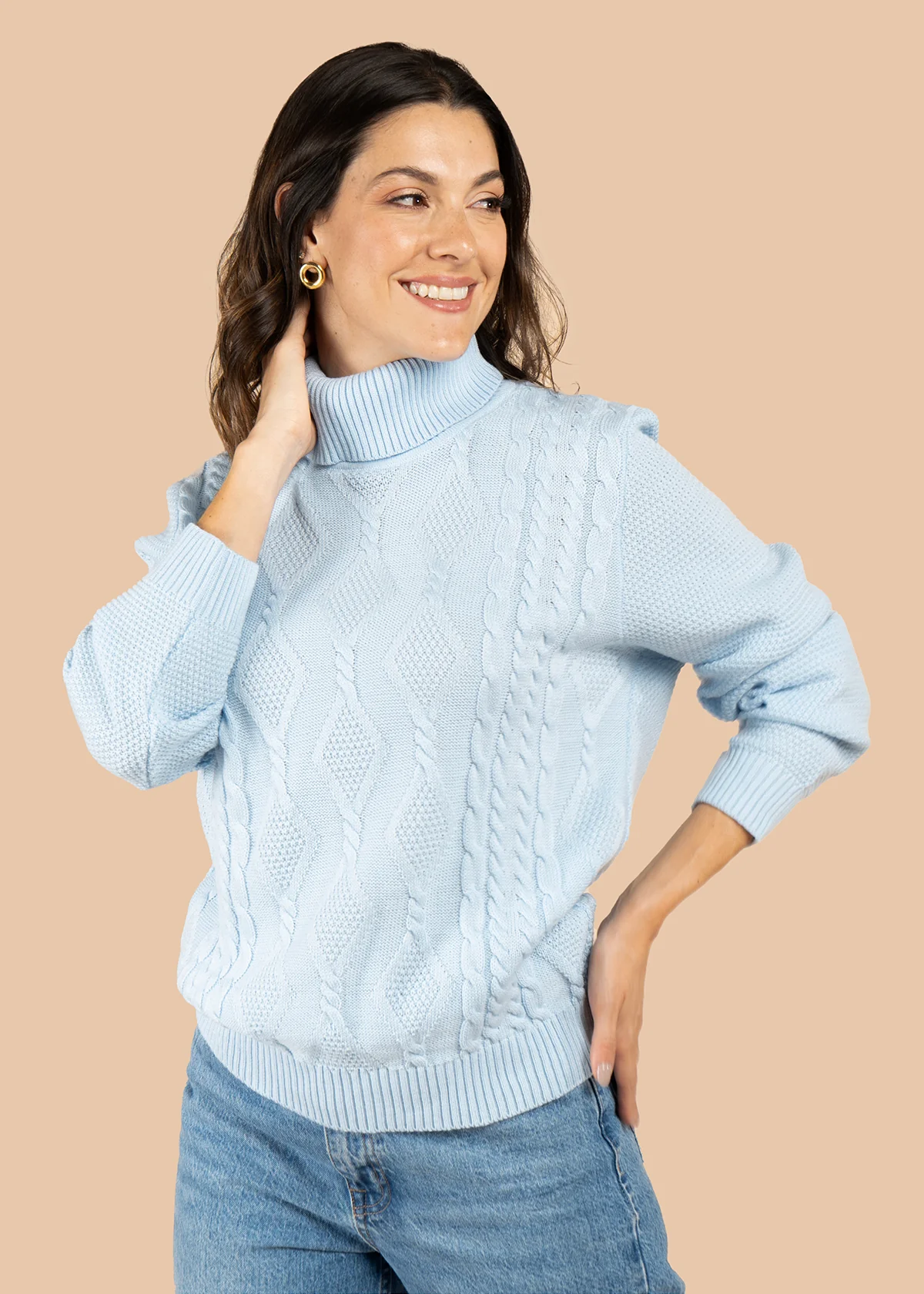 Buzo color azul claro con tejido trenzado y cuello alto 106074 - Image 3