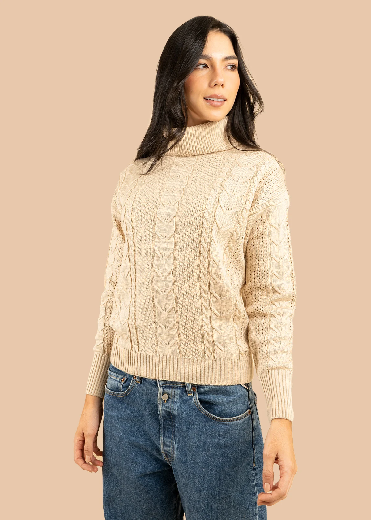 Buzo color beige con cuello tortuga y trenzado 106757 - Image 2
