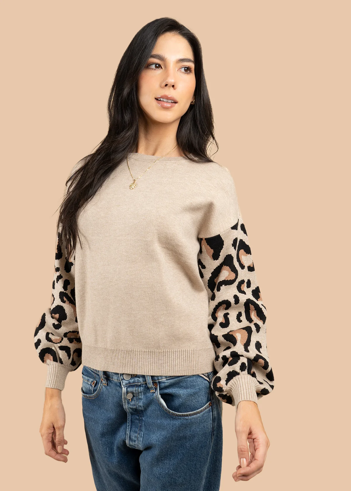 Buzo color beige con mangas animal print 106758 - Image 2