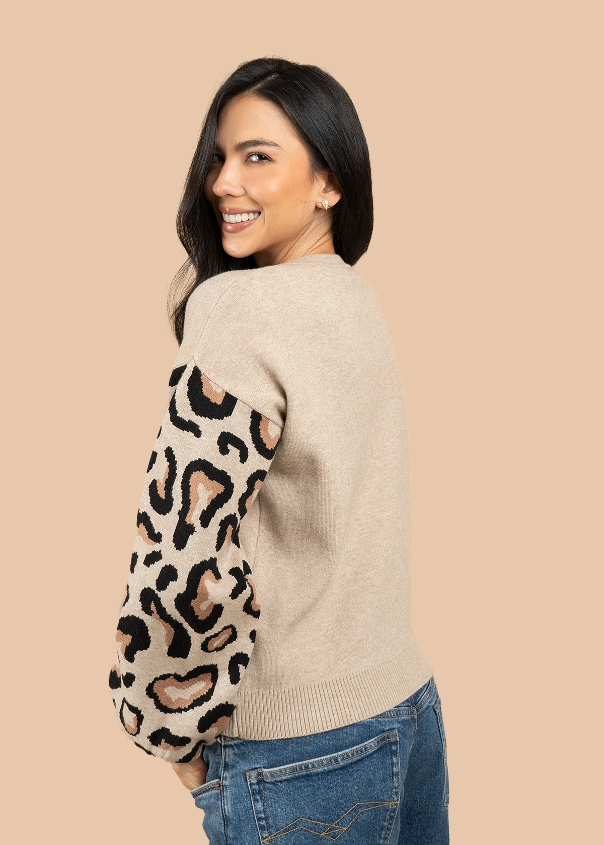 Buzo color beige con mangas animal print 106758 - Image 4
