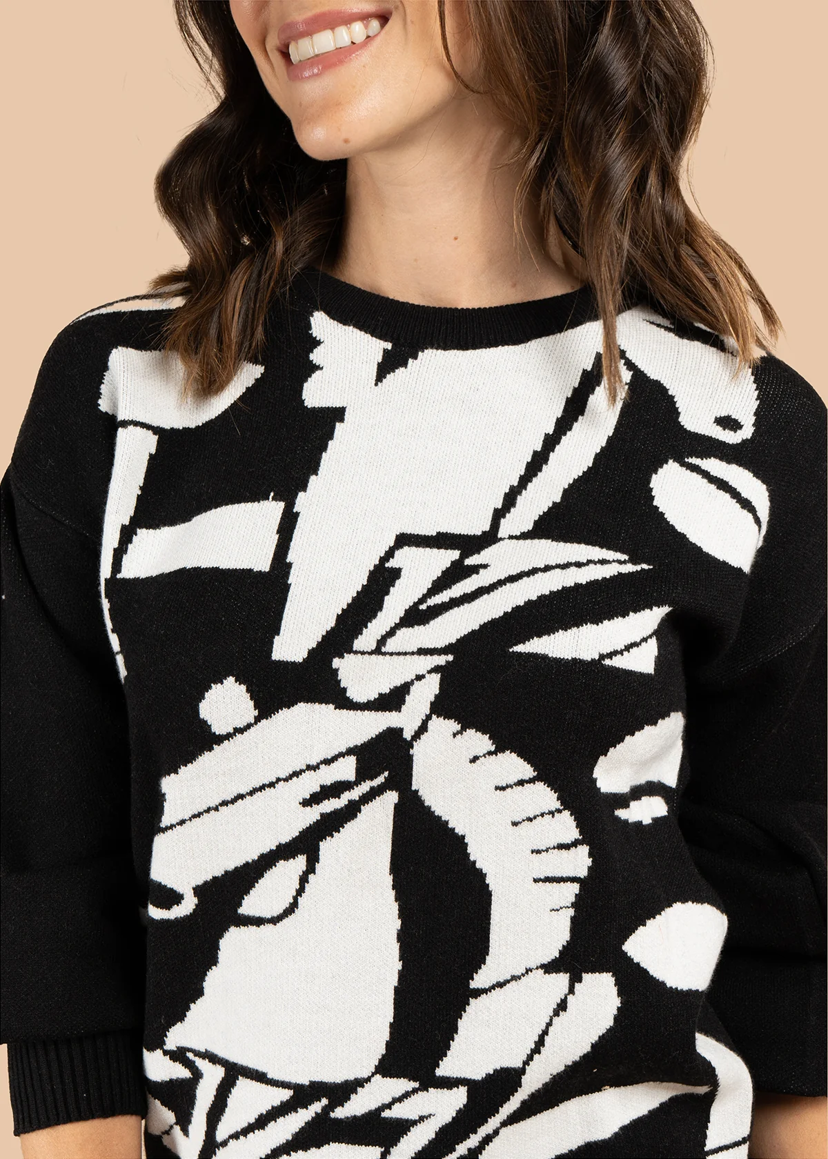 Buzo color negro con estampado de caballo 106105 - Image 4