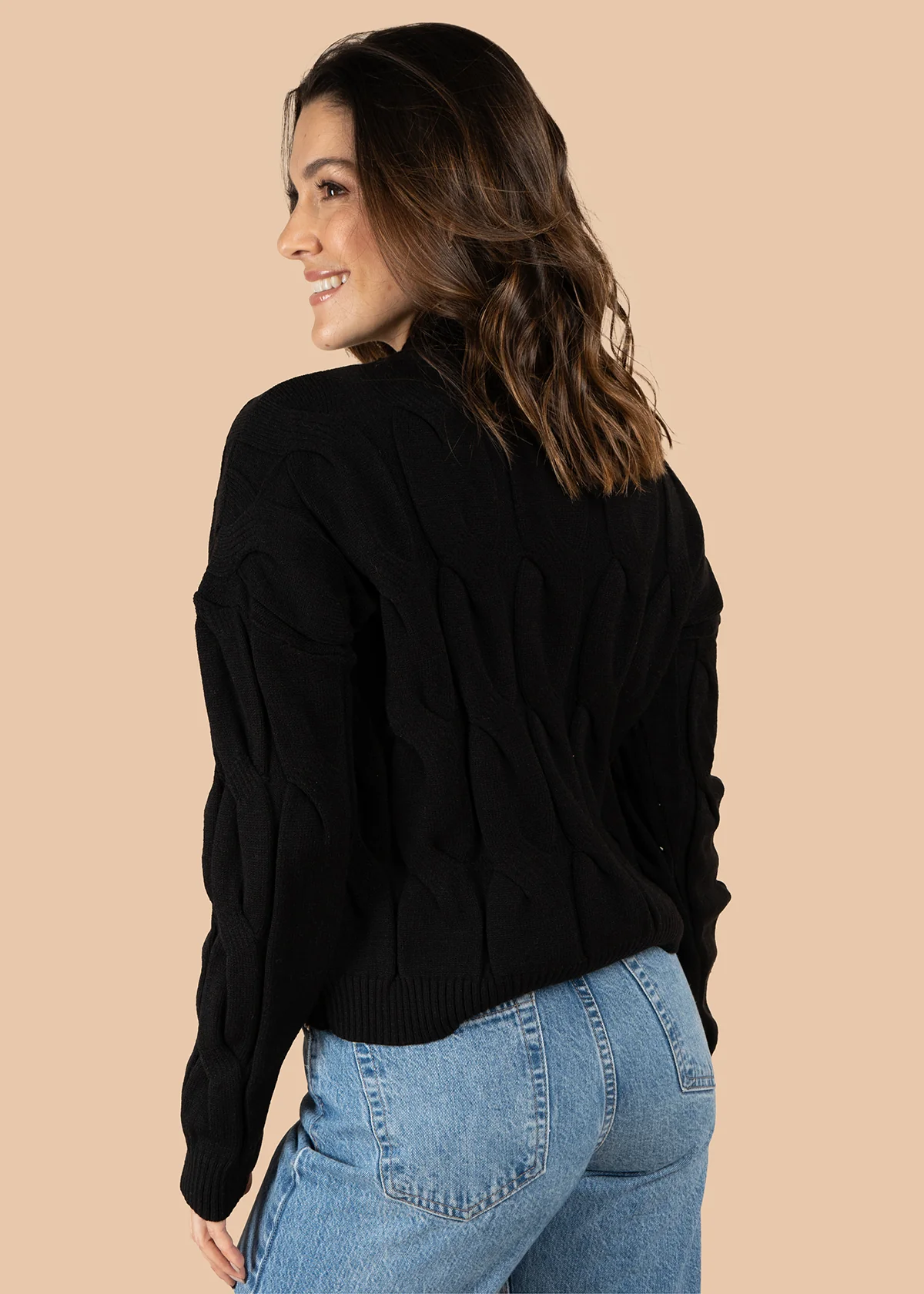Buzo color negro con tejido trenzado 106068 - Image 3