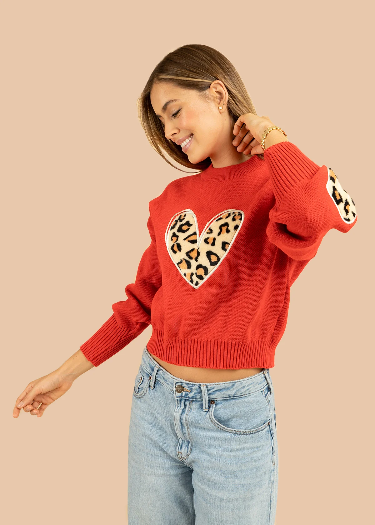 Buzo tejido color rojo con corazón en animal print 106683 - Image 4