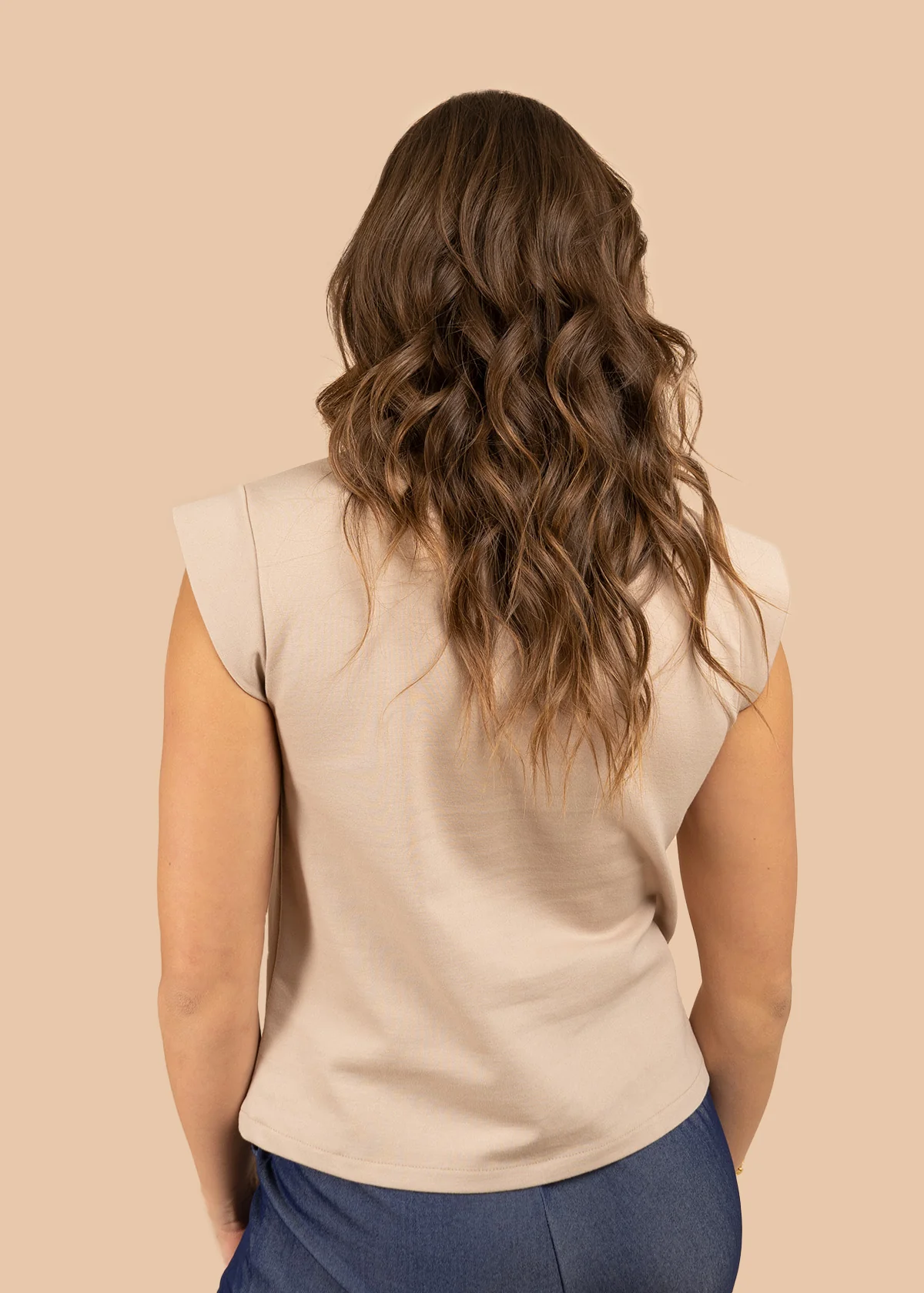 Blusa color arena con cuello alto y manga sisa 106303 - Image 3