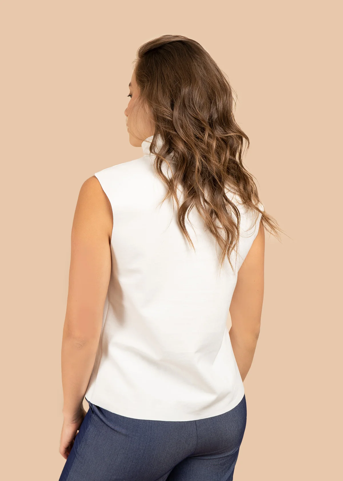 Blusa color blanco con cuello alto y detalles calados 106312 - Image 4