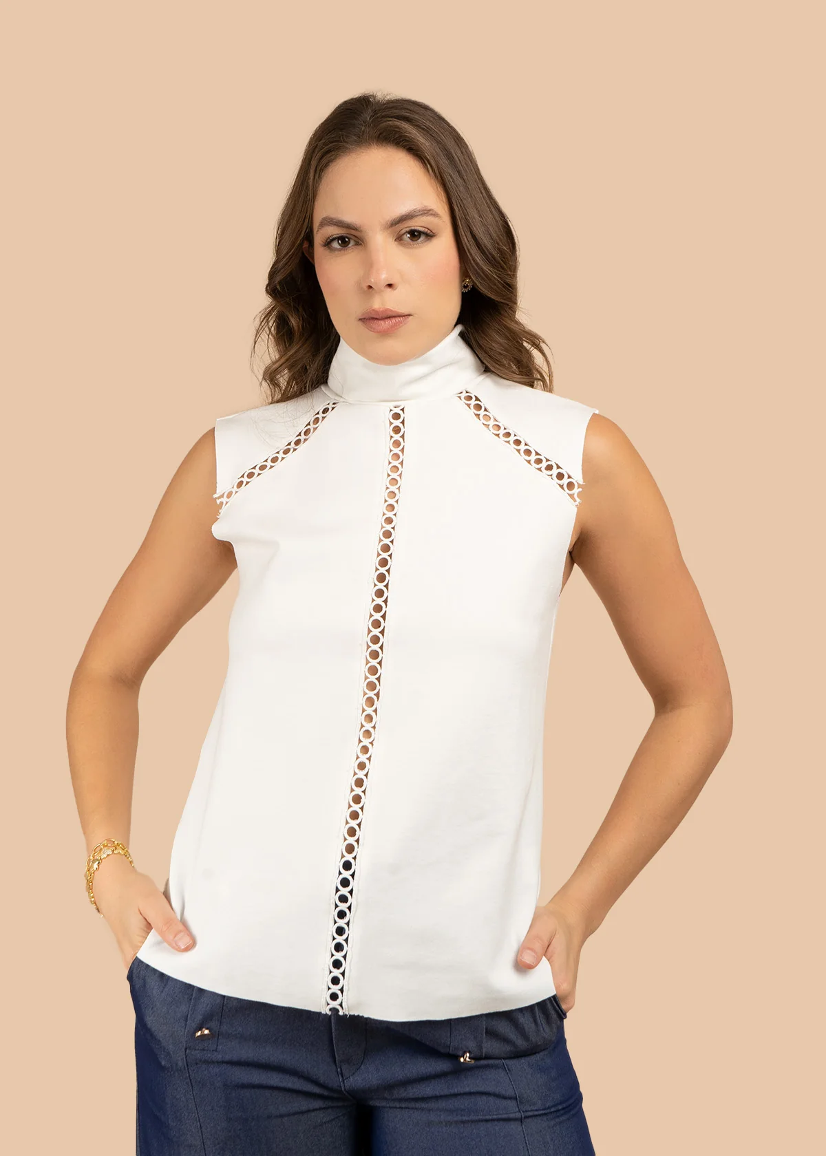 Blusa color blanco con cuello alto y detalles calados 106312 - Image 5