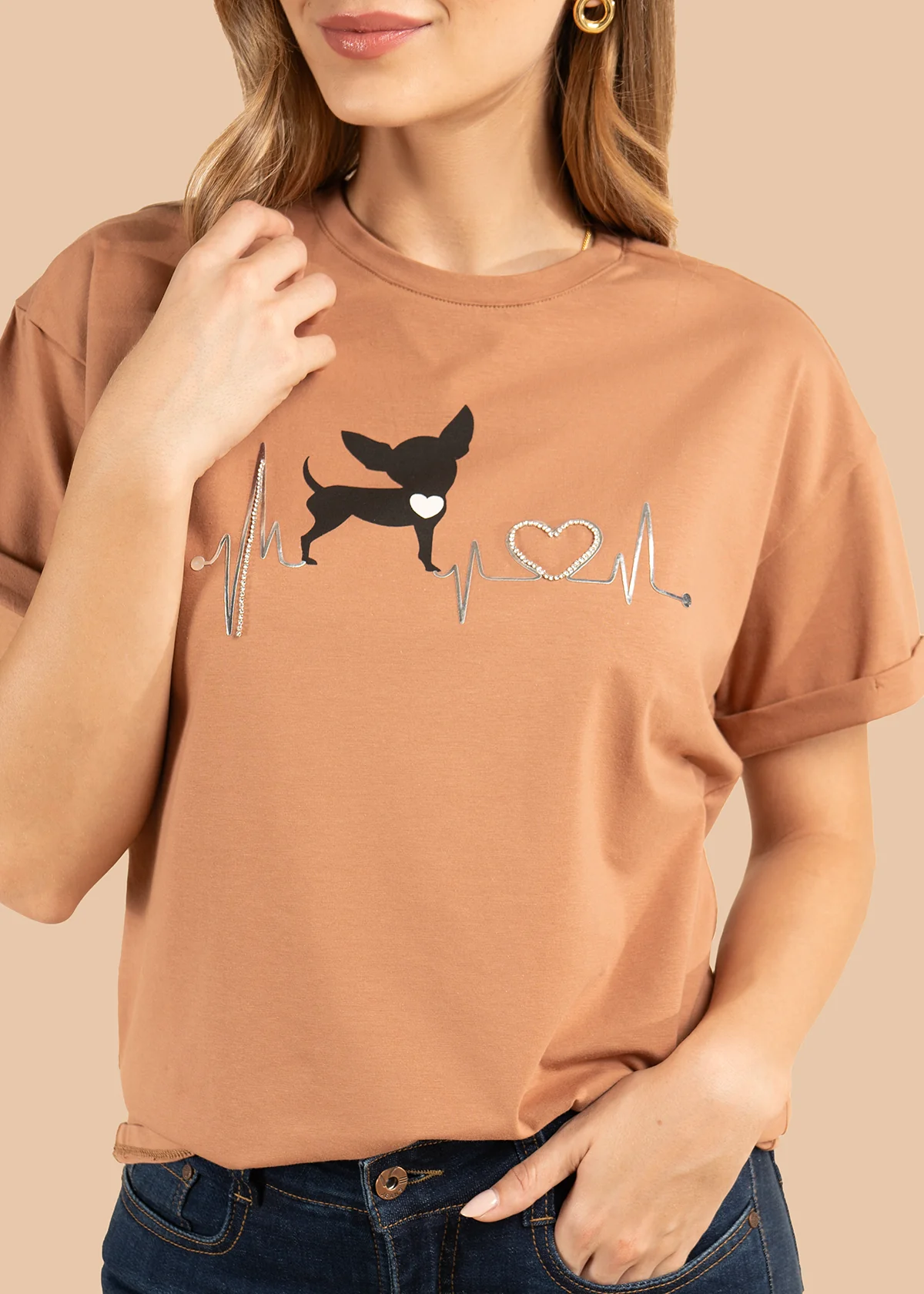 Camiseta color terracota con print de perro y detalle de corazón 105973 - Image 2