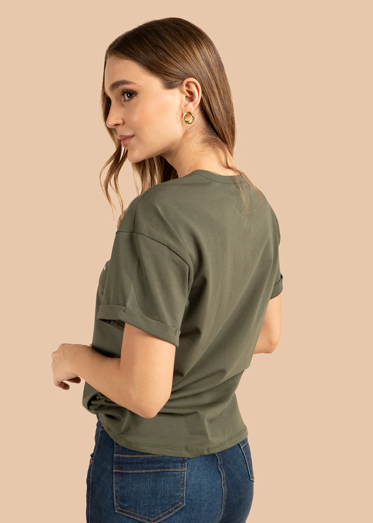 Camiseta color verde militar con print de perro y detalle de corazón 105973 - Image 4