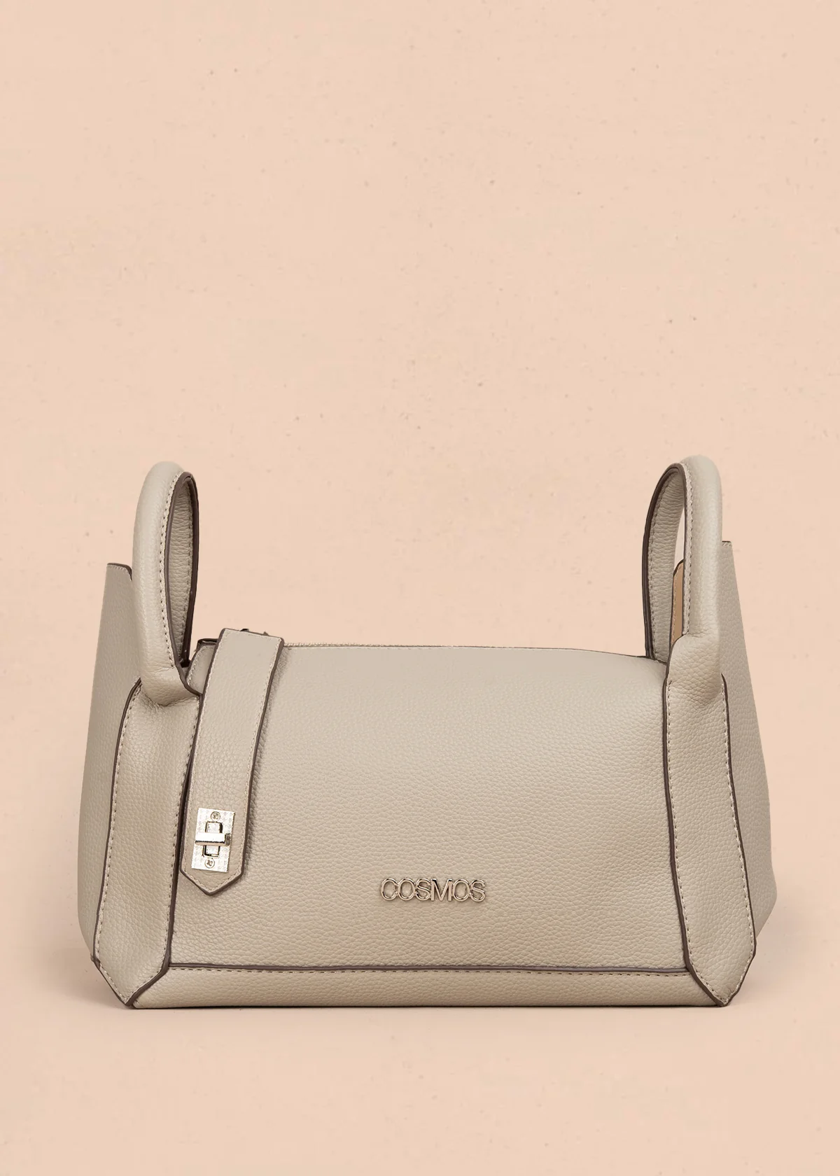Bolso tipo cartera color arena con broche frontal 106985