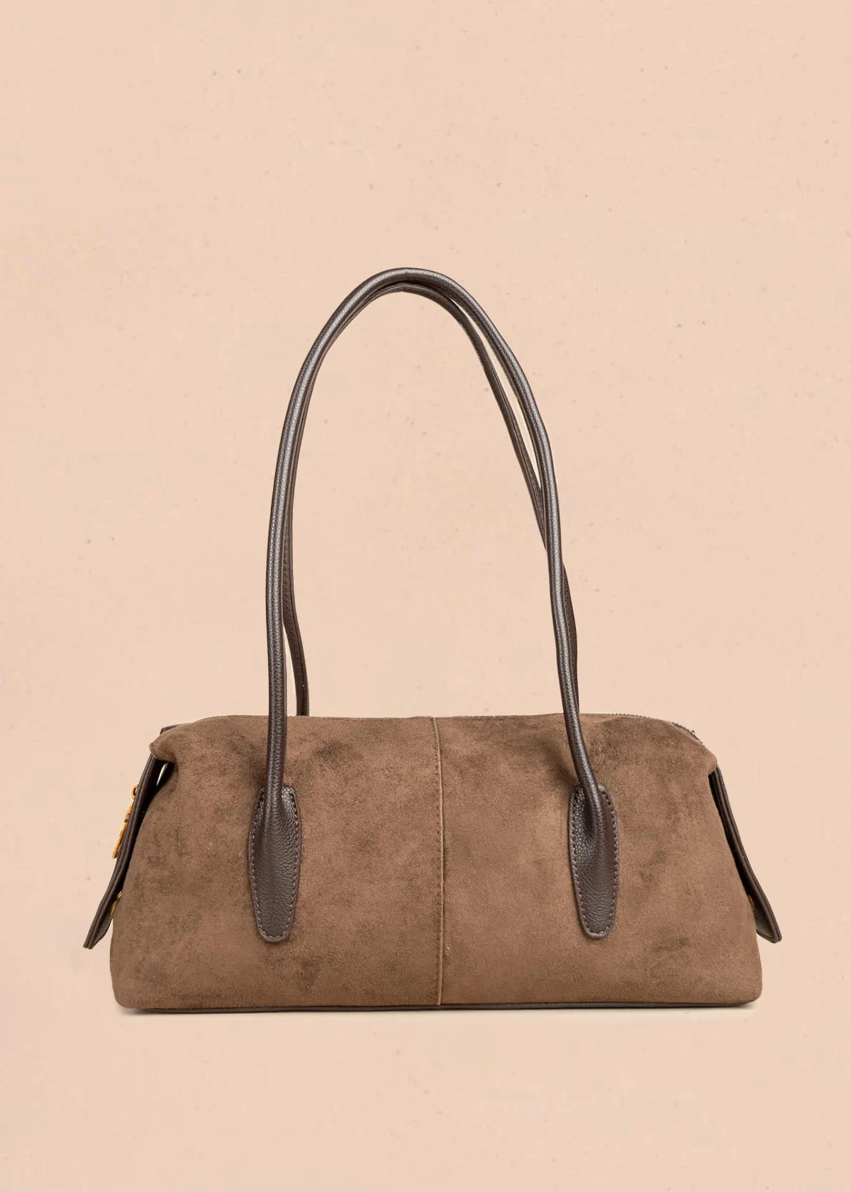 Bolso tipo cartera color chocolate silueta tubular 106792
