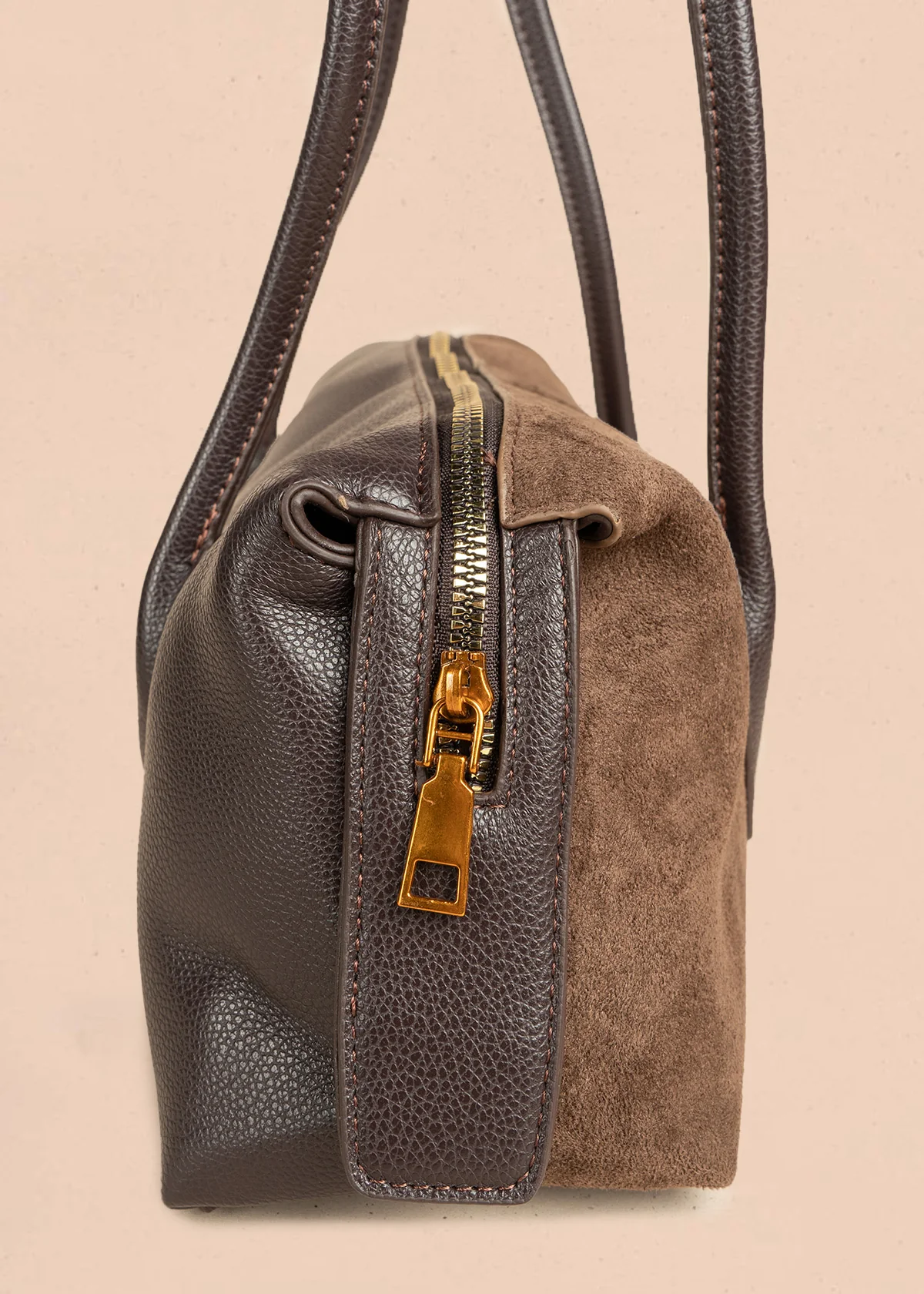 Bolso tipo cartera color chocolate silueta tubular 106792 - Image 4