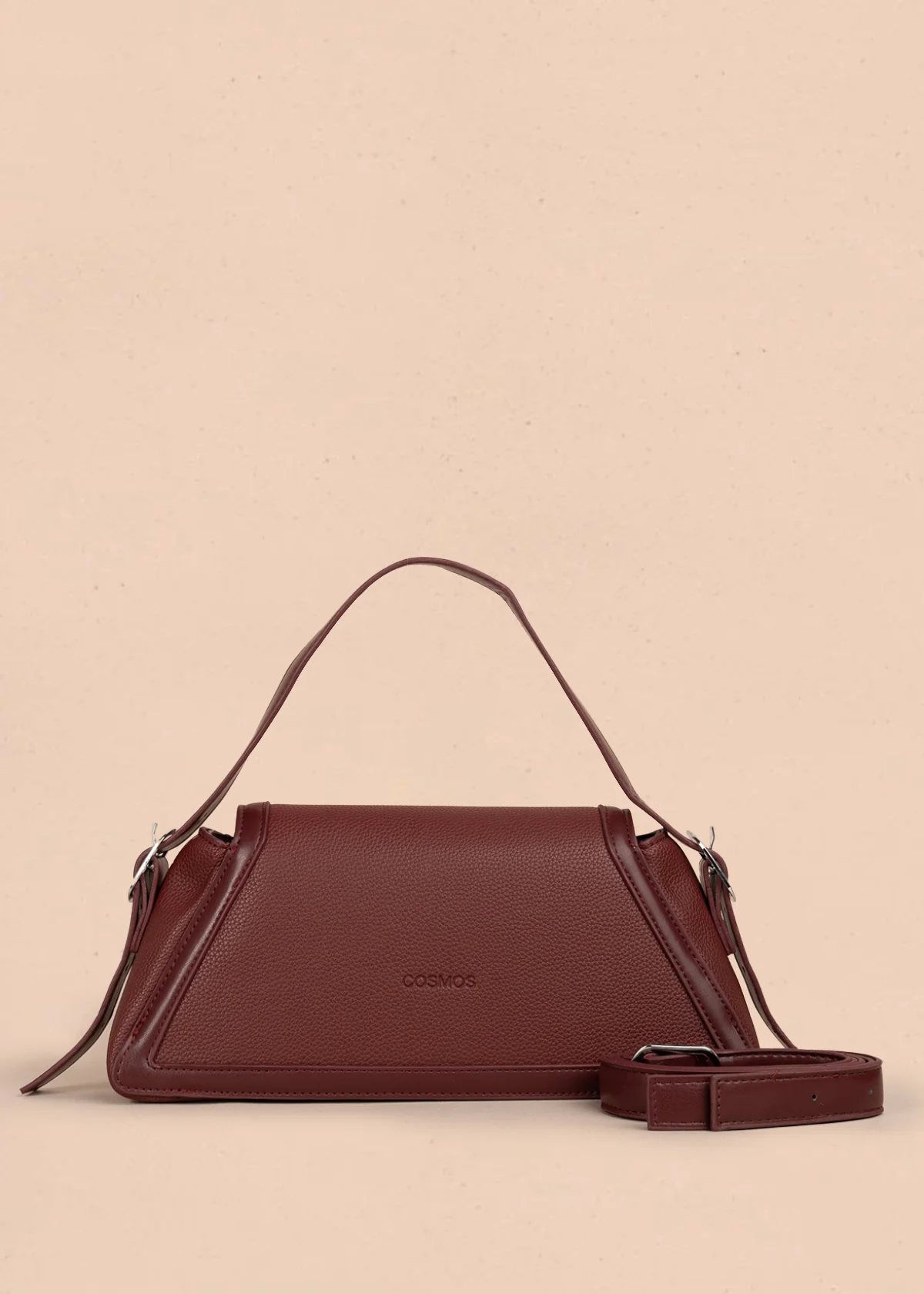 Bolso cartera color vinotinto con diseño triangular y acabados metálicos 106179 - Image 3