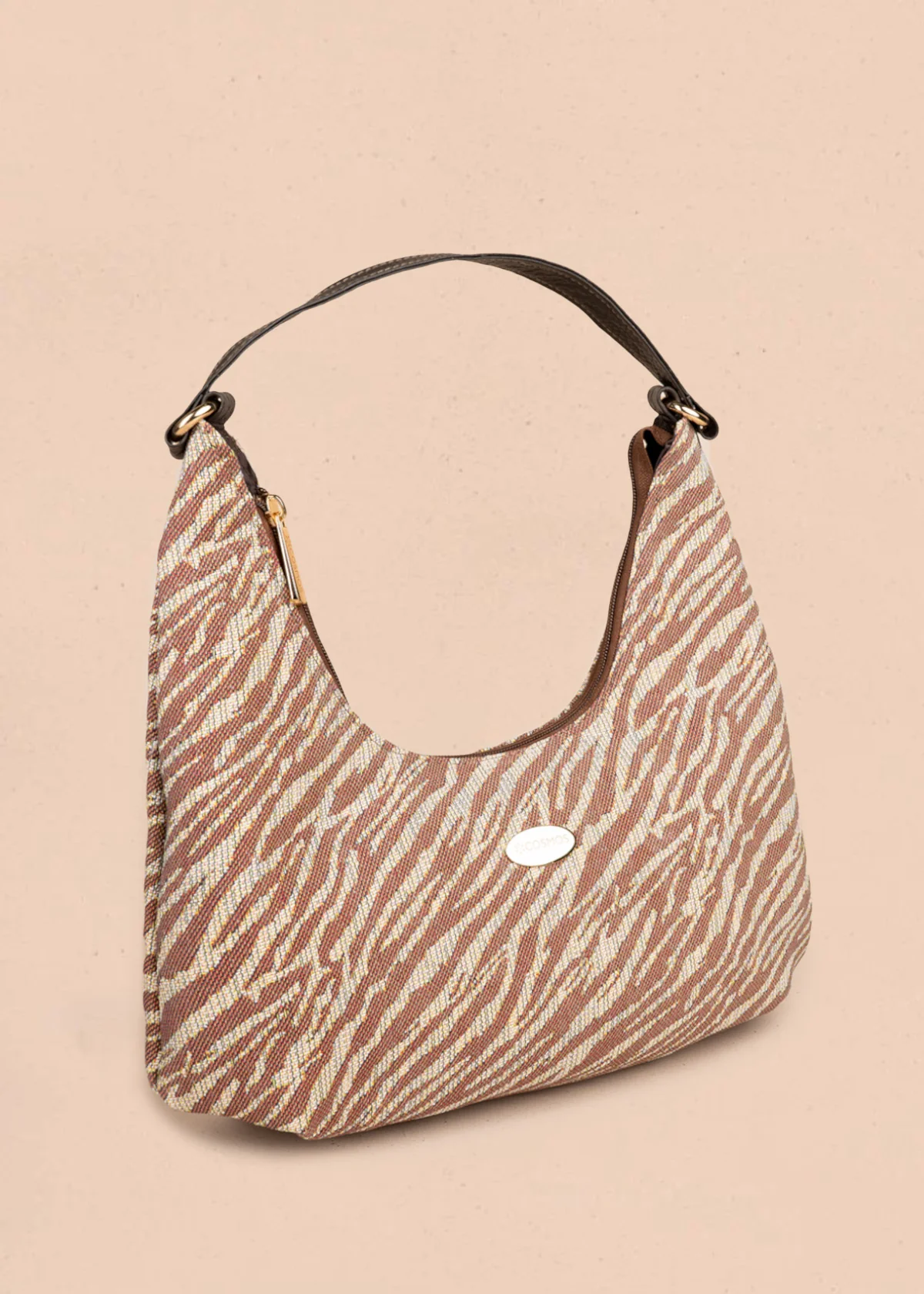 Bolso hobo de tela color café con estampado cebra 106649 - Image 3
