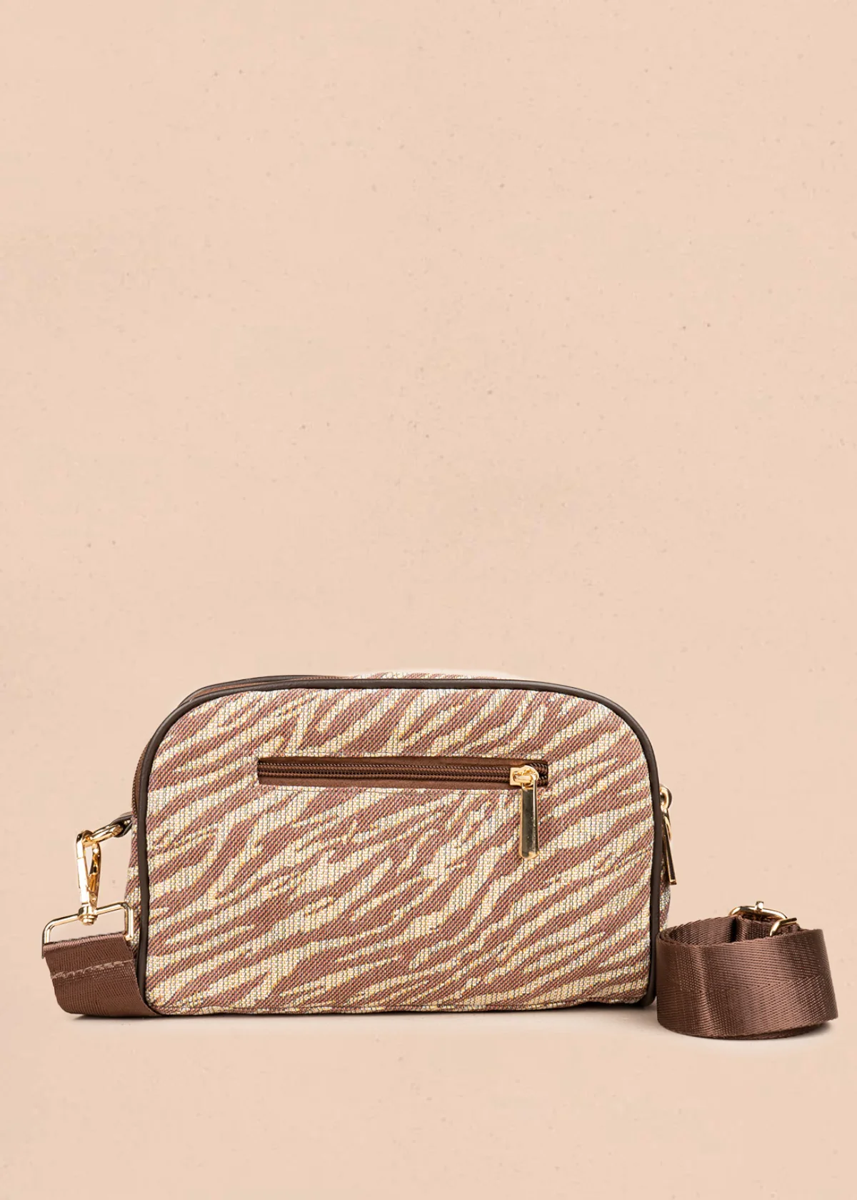 Cartera cruzada de tela color café con estampado cebra 106654 - Image 3