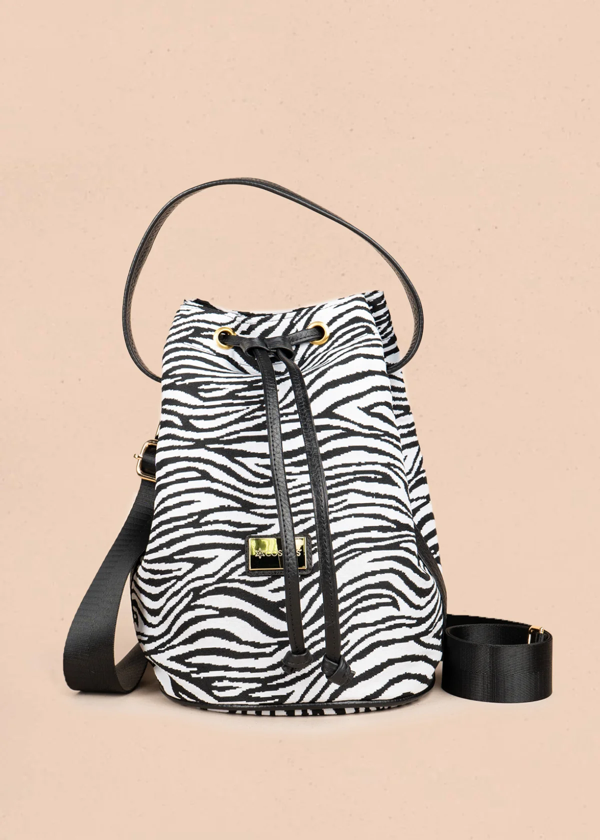 Bolso bucket de tela color negro con estampado cebra 106653