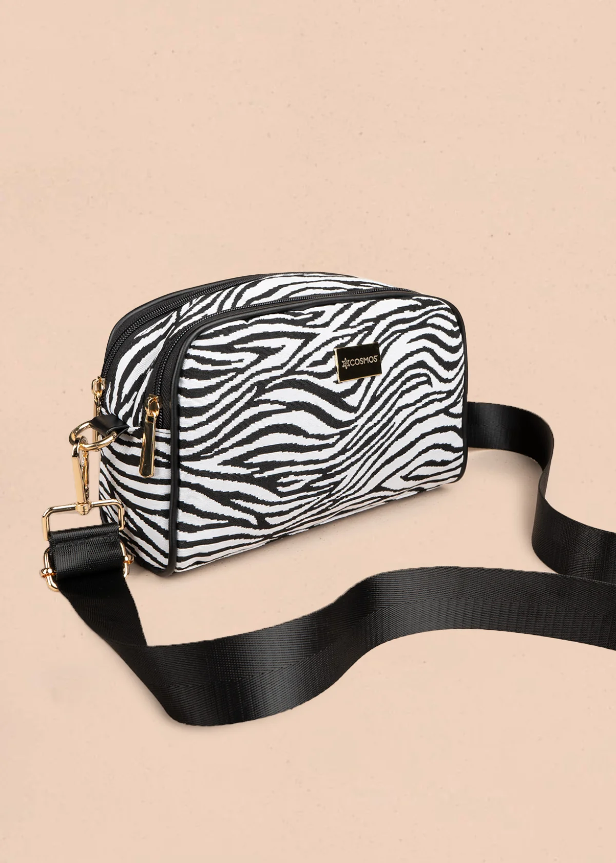 Cartera cruzada de tela color negro con estampado cebra 106654 - Image 2