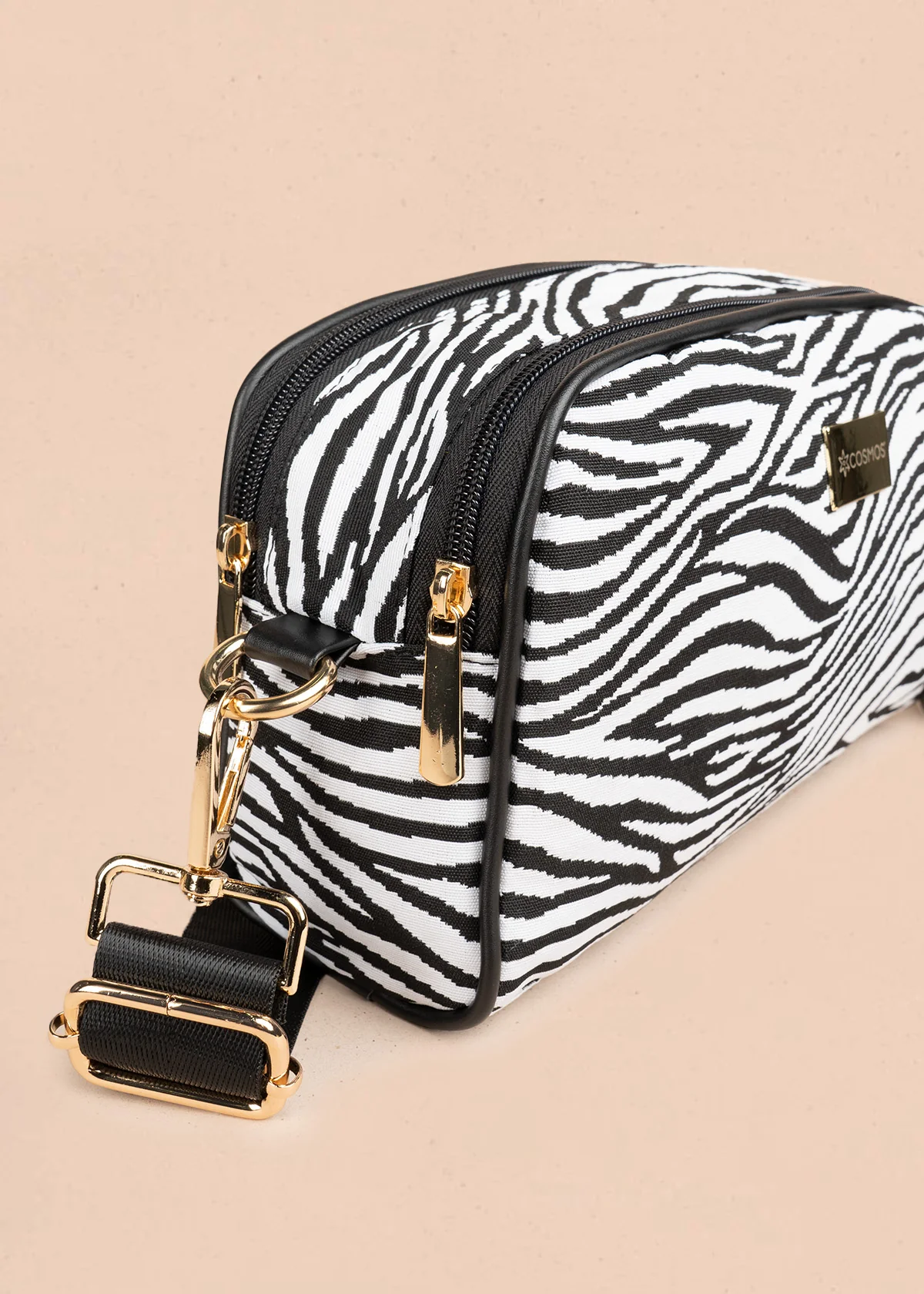 Cartera cruzada de tela color negro con estampado cebra 106654 - Image 4