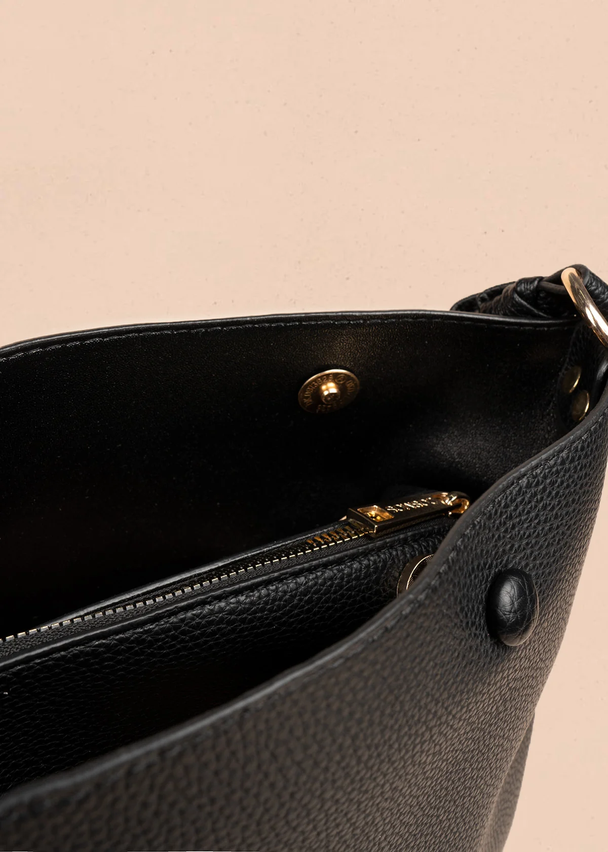 Bolso tipo cartera color negro 106786 - Image 5