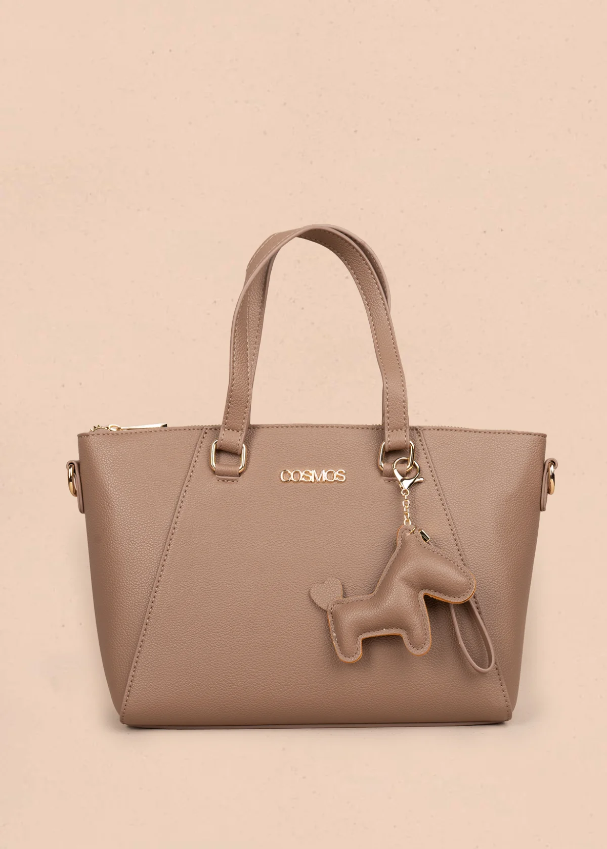 Bolso tipo cartera color moca con herrajes dorados 106178