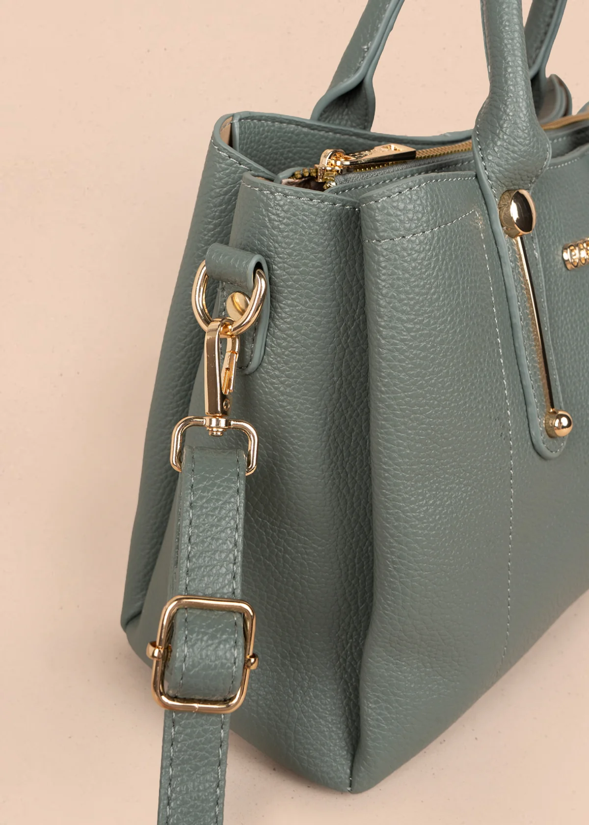 Bolso tipo cartera color verde con pañuelo y herraje tipo barra 106286 - Image 3