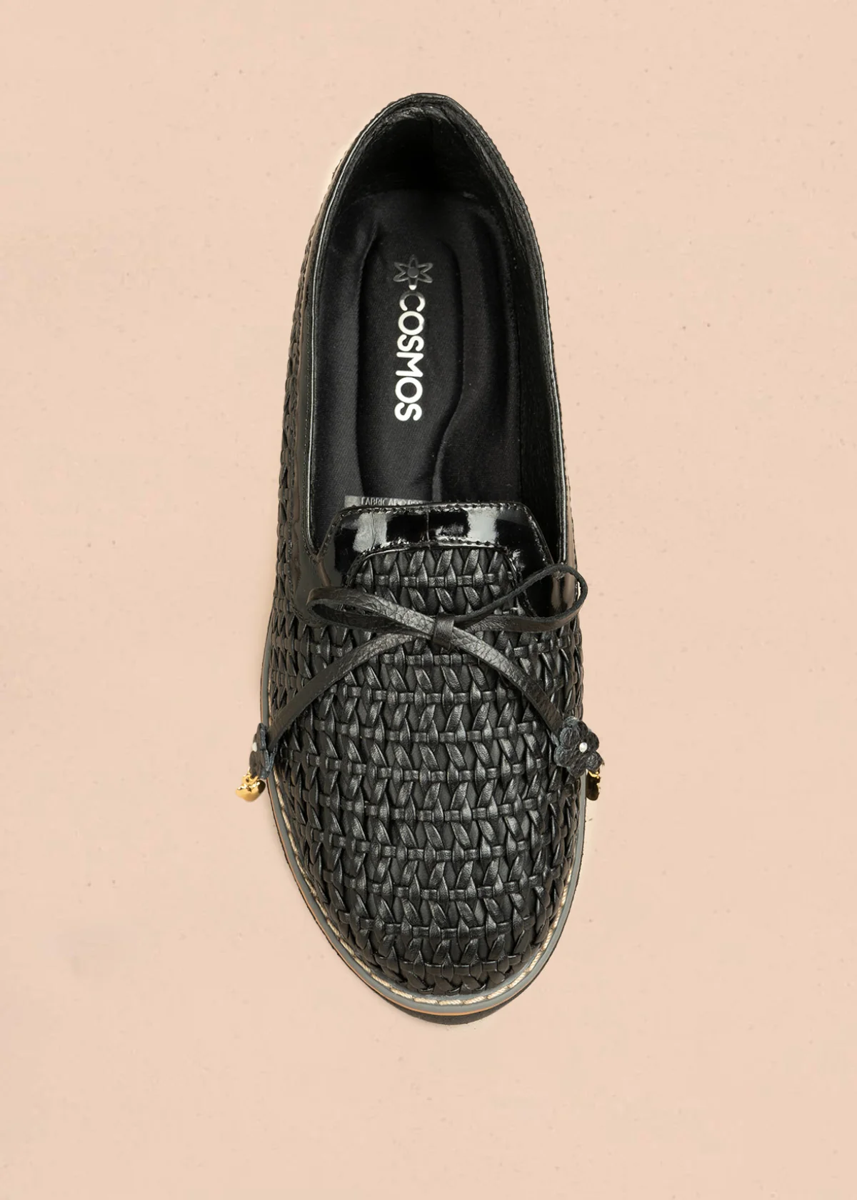 Zapatos cerrados de cuero color negro textura trenzada y bordes en charol 106493 - Image 6