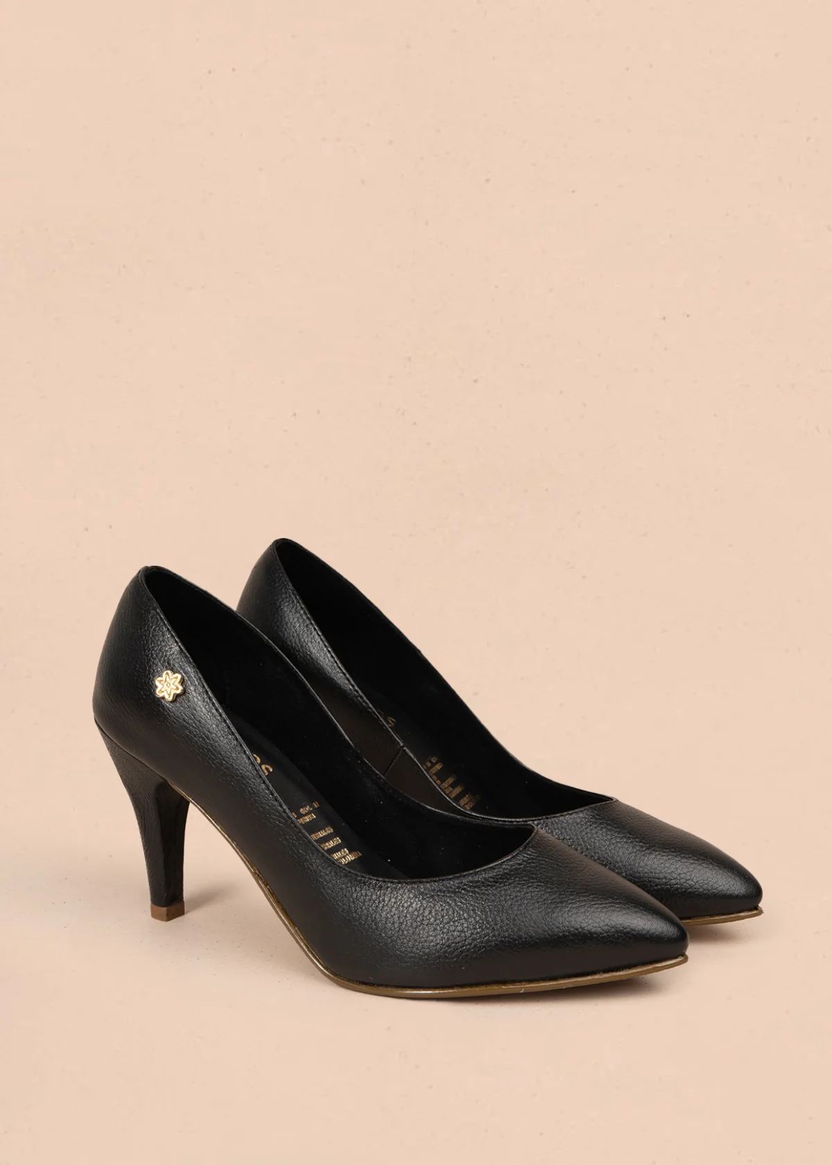Tacones cerrados color negro con puntilla 106086 - Image 2